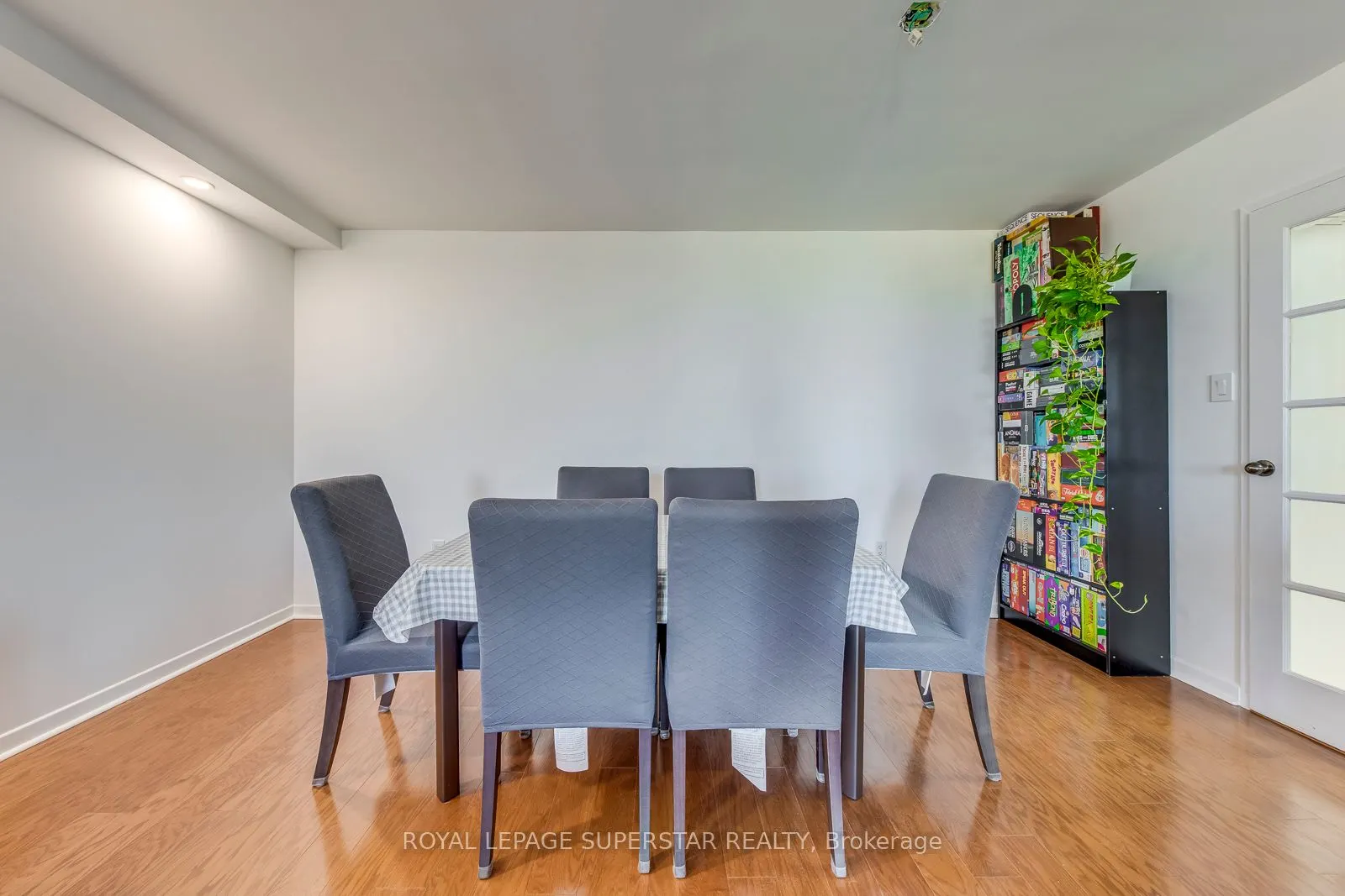 2045 Lakeshore Boulevard W, #2011