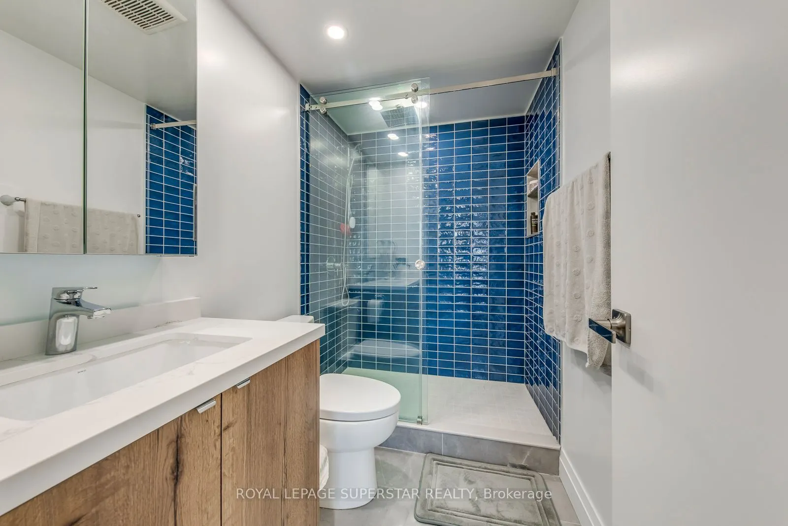 2045 Lakeshore Boulevard W, #2011
