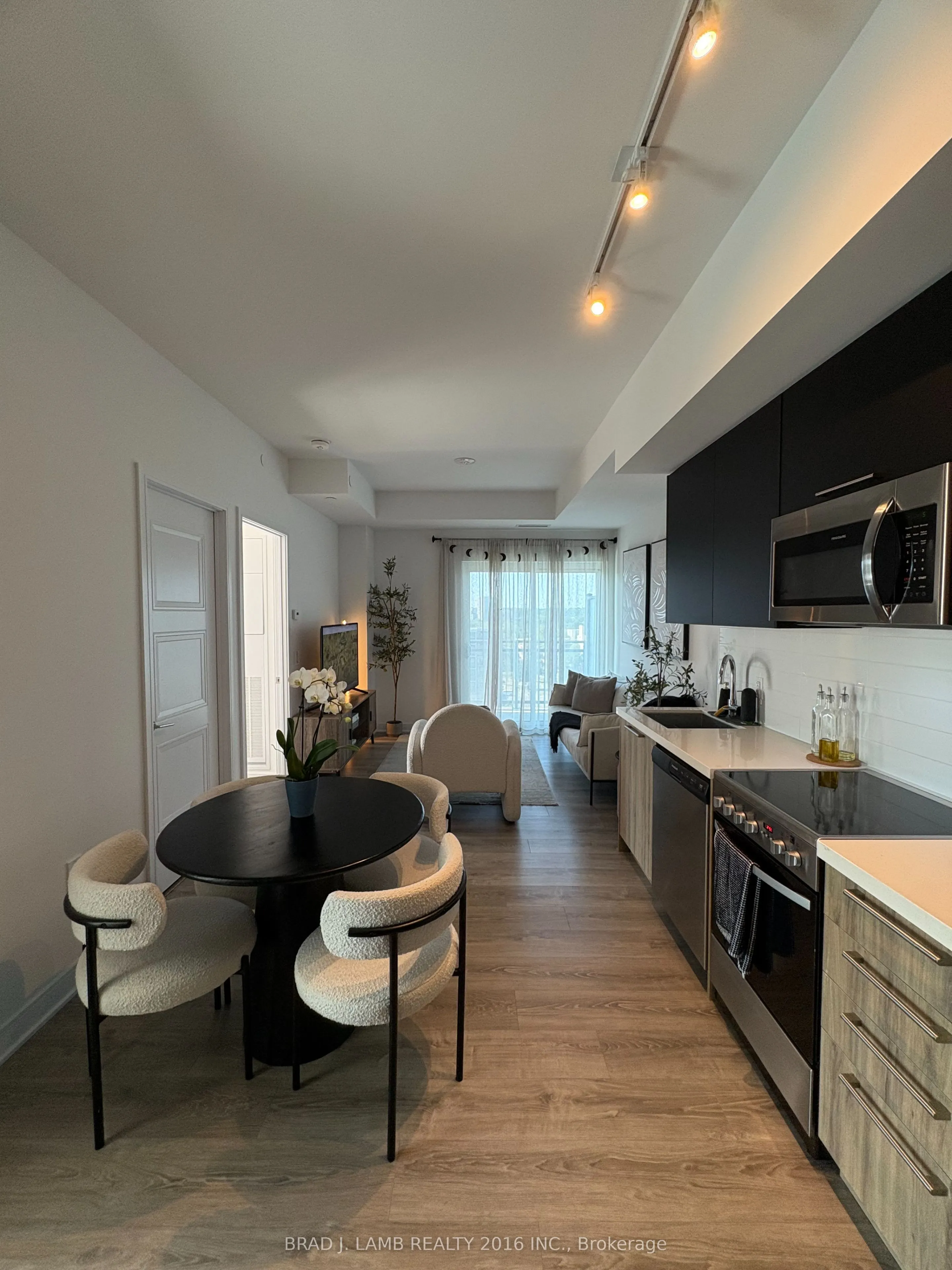25 Neighbourhood Lane, #907