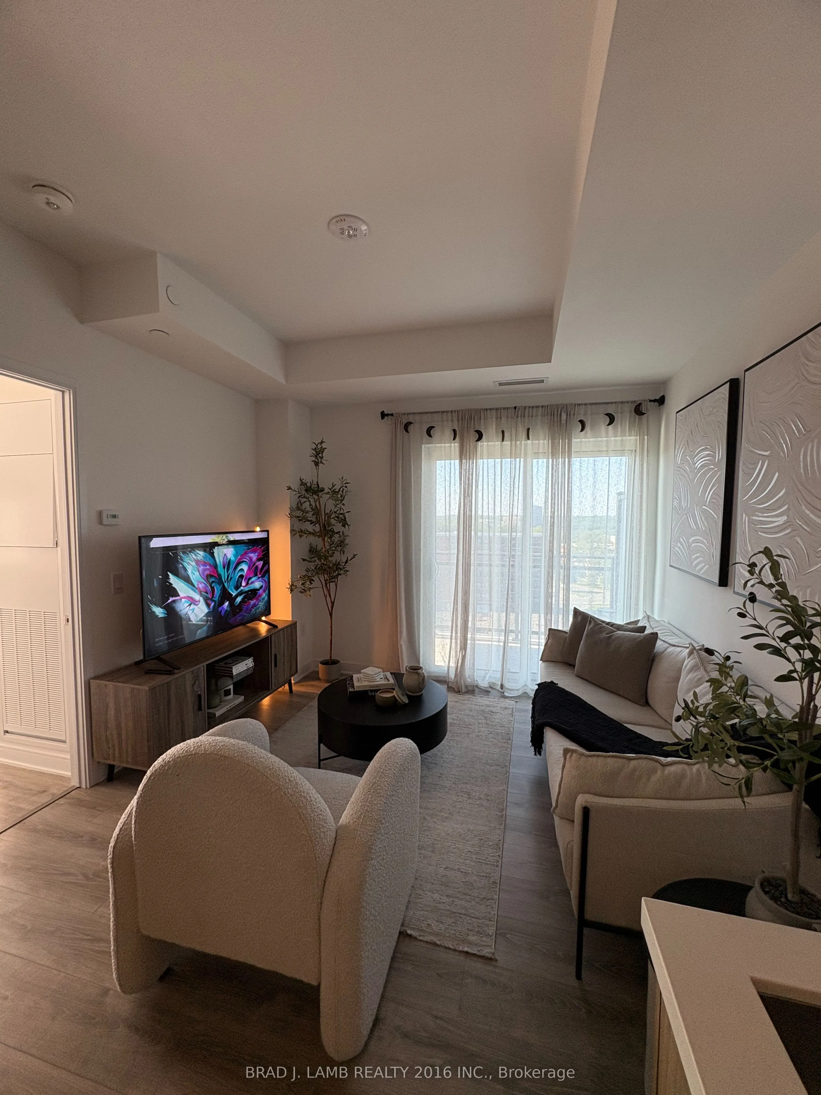 25 Neighbourhood Lane, #907