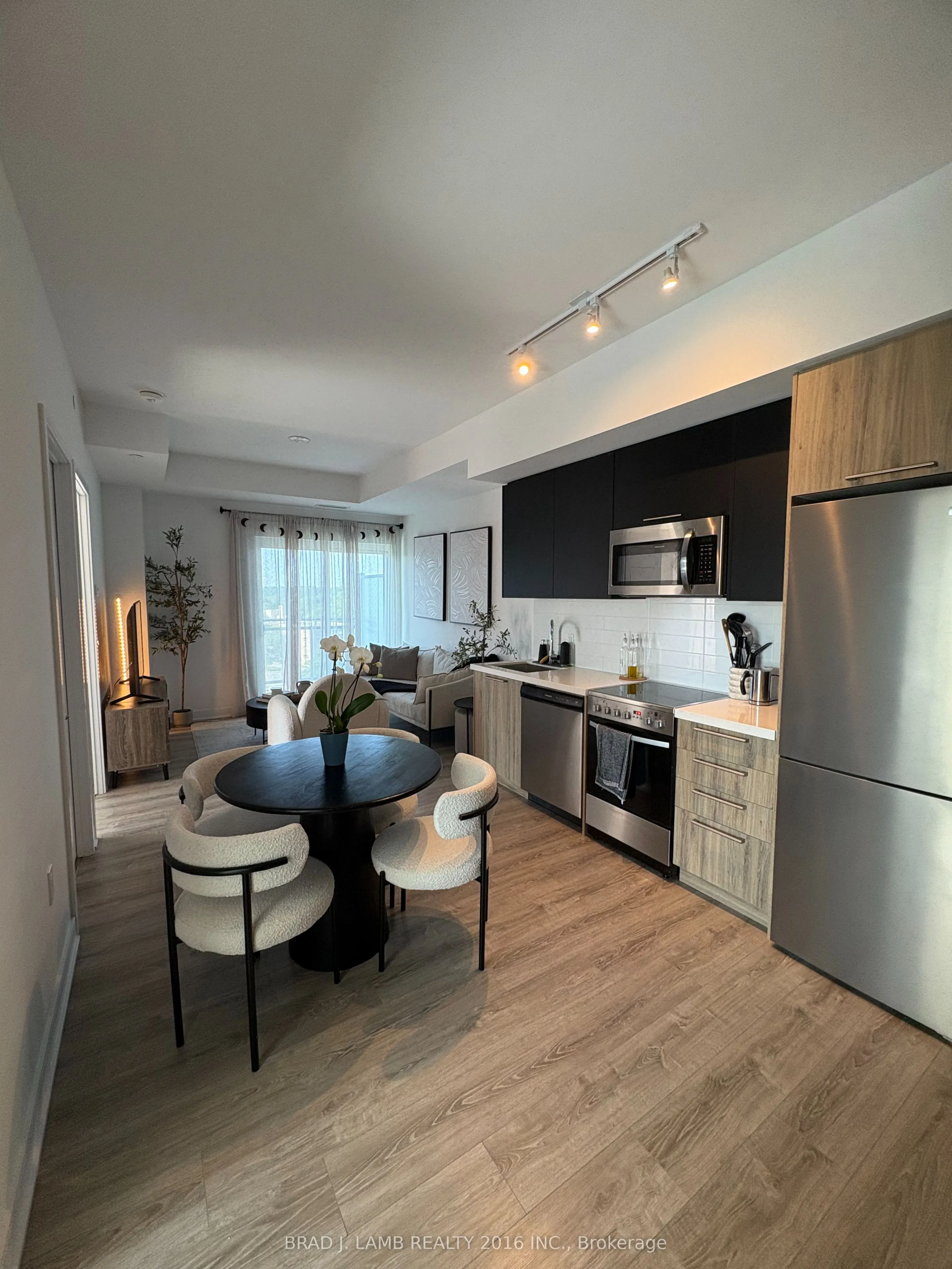 25 Neighbourhood Lane, #907