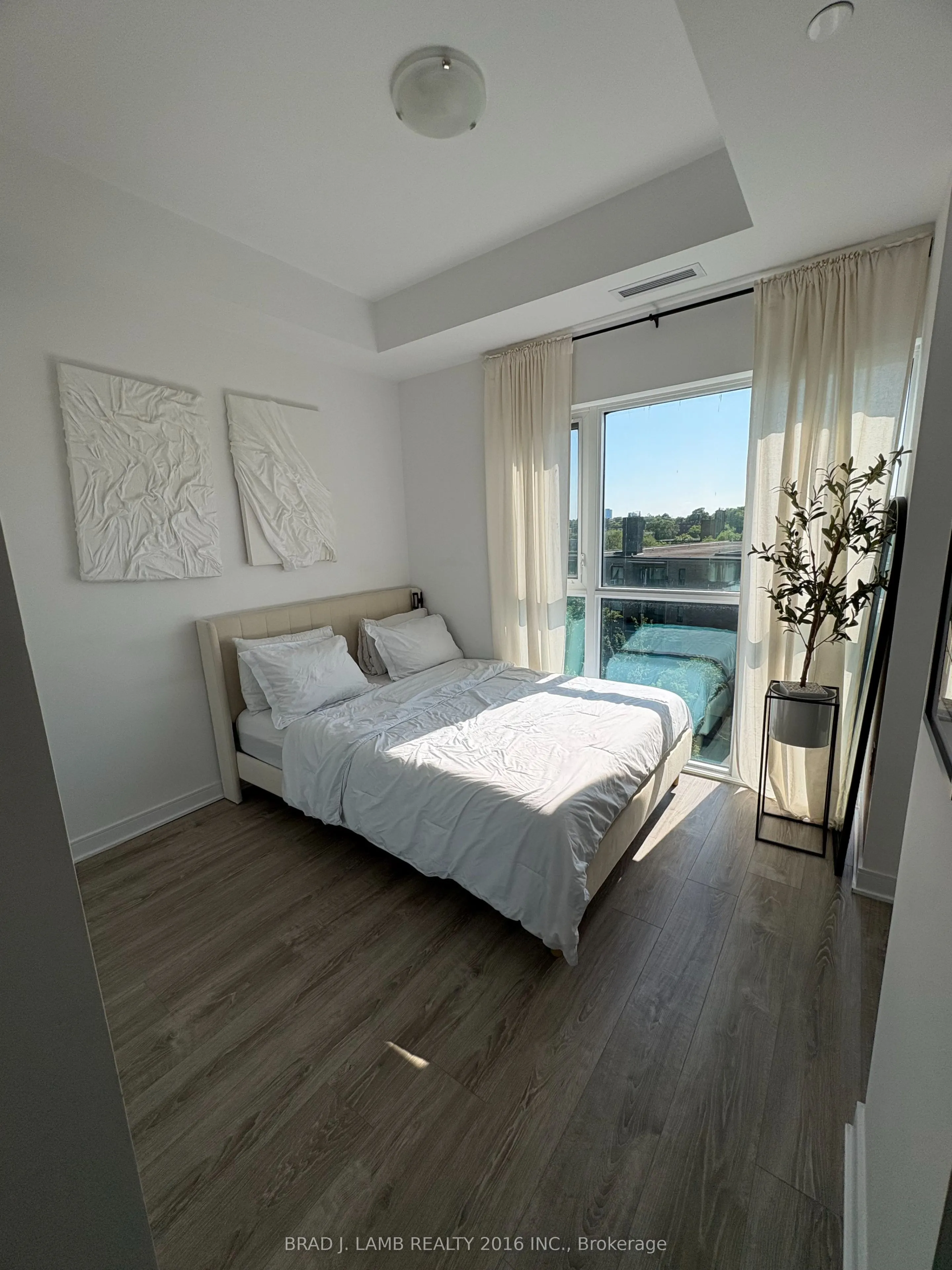 25 Neighbourhood Lane, #907