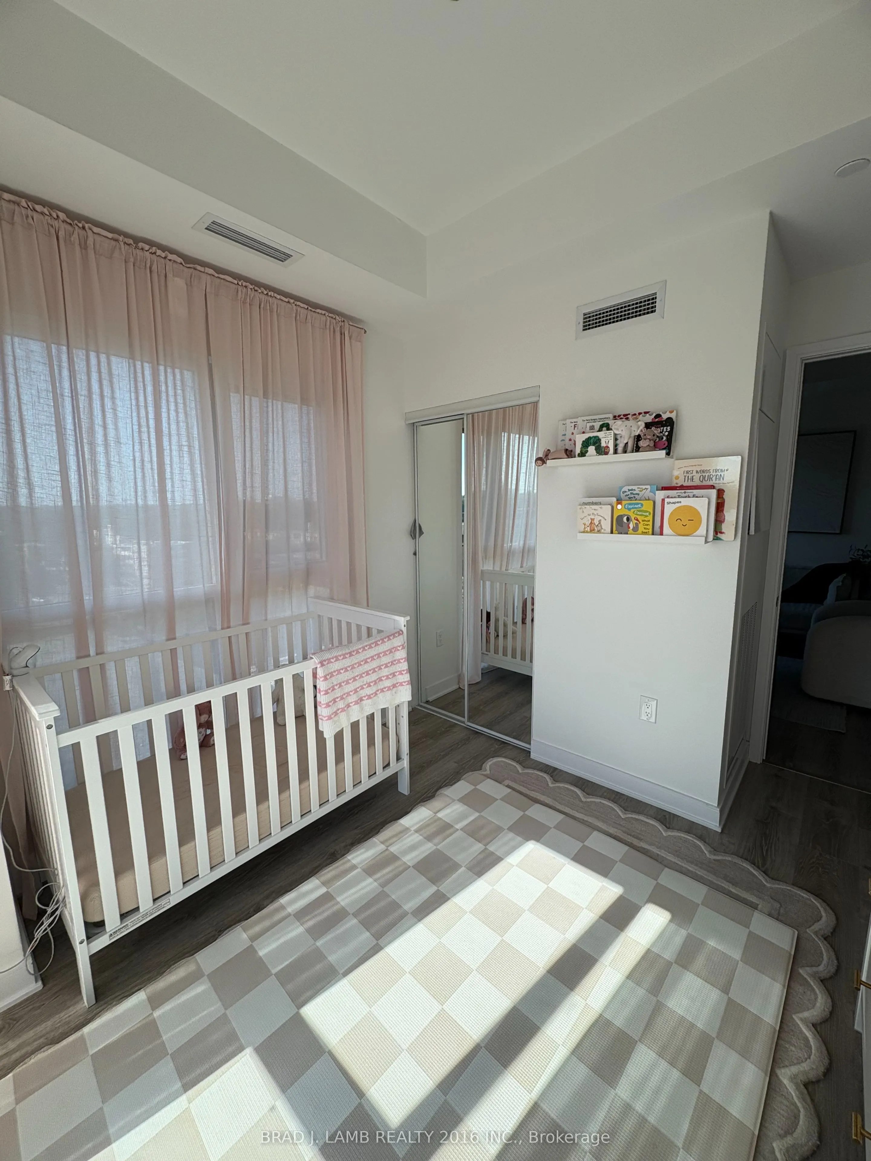 25 Neighbourhood Lane, #907