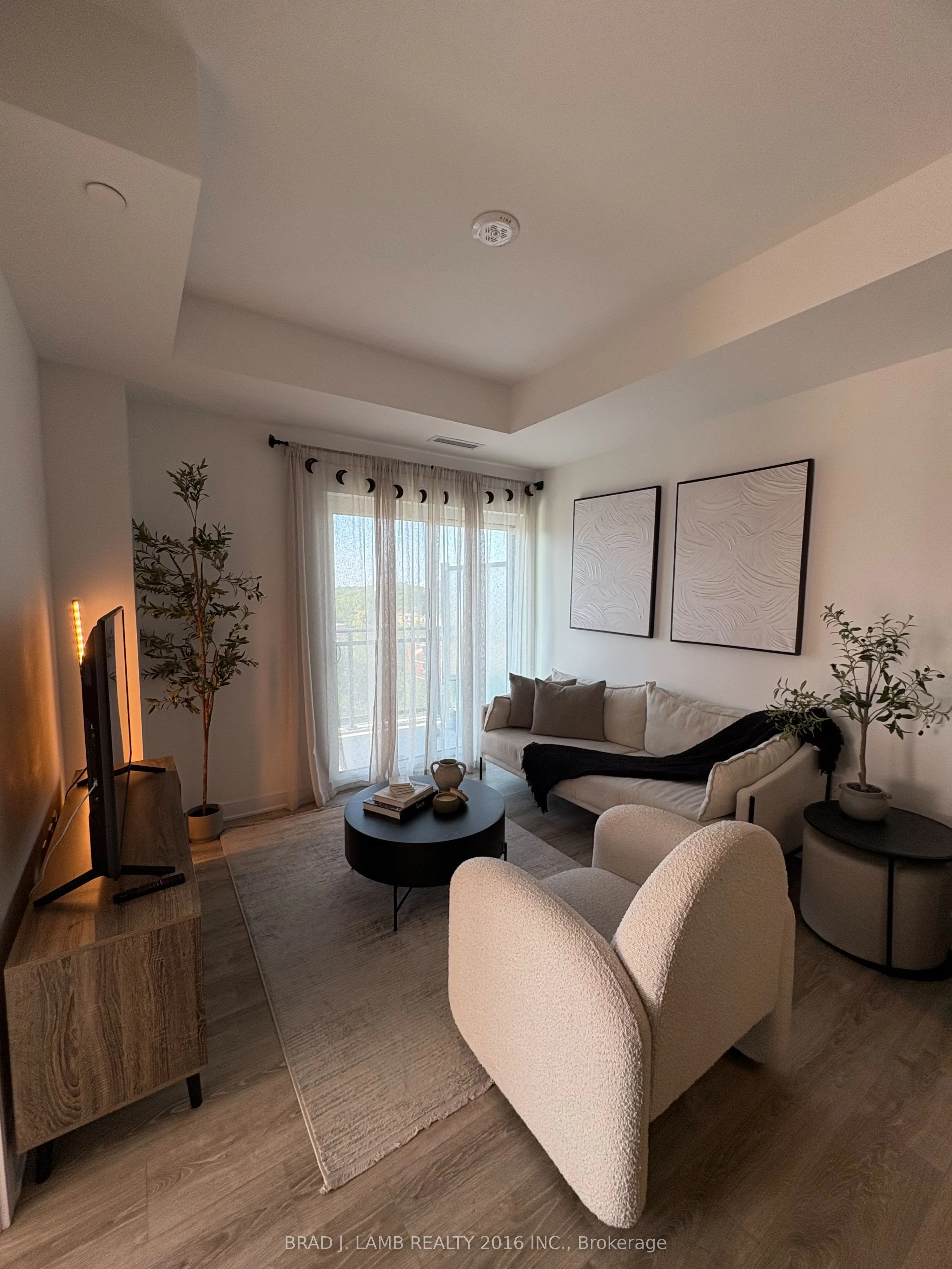 25 Neighbourhood Lane, #907