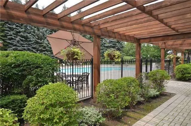 12 Laurelcrest Street, #305