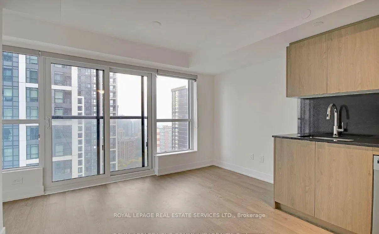 5 Mabelle Avenue S, #2631