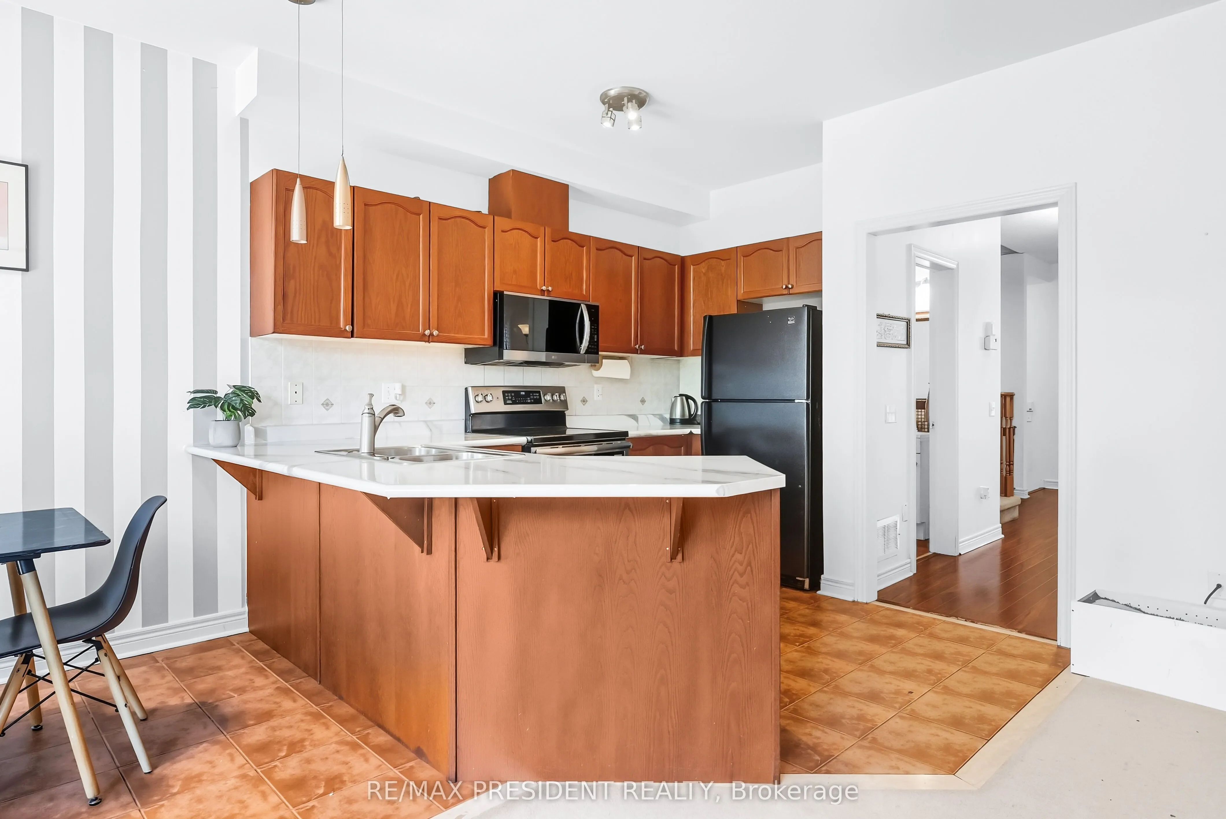 932 Ledbury Crescent