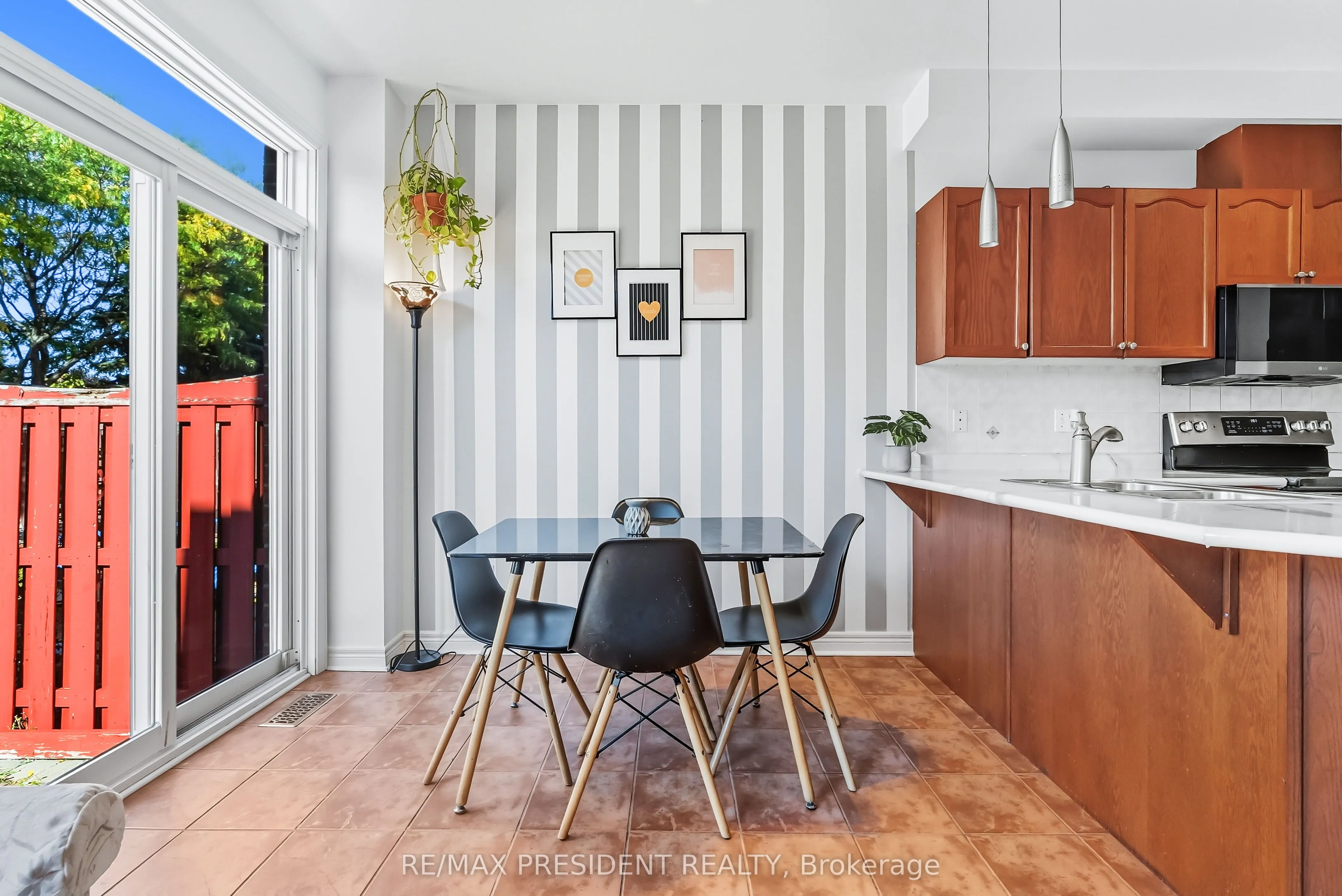 932 Ledbury Crescent