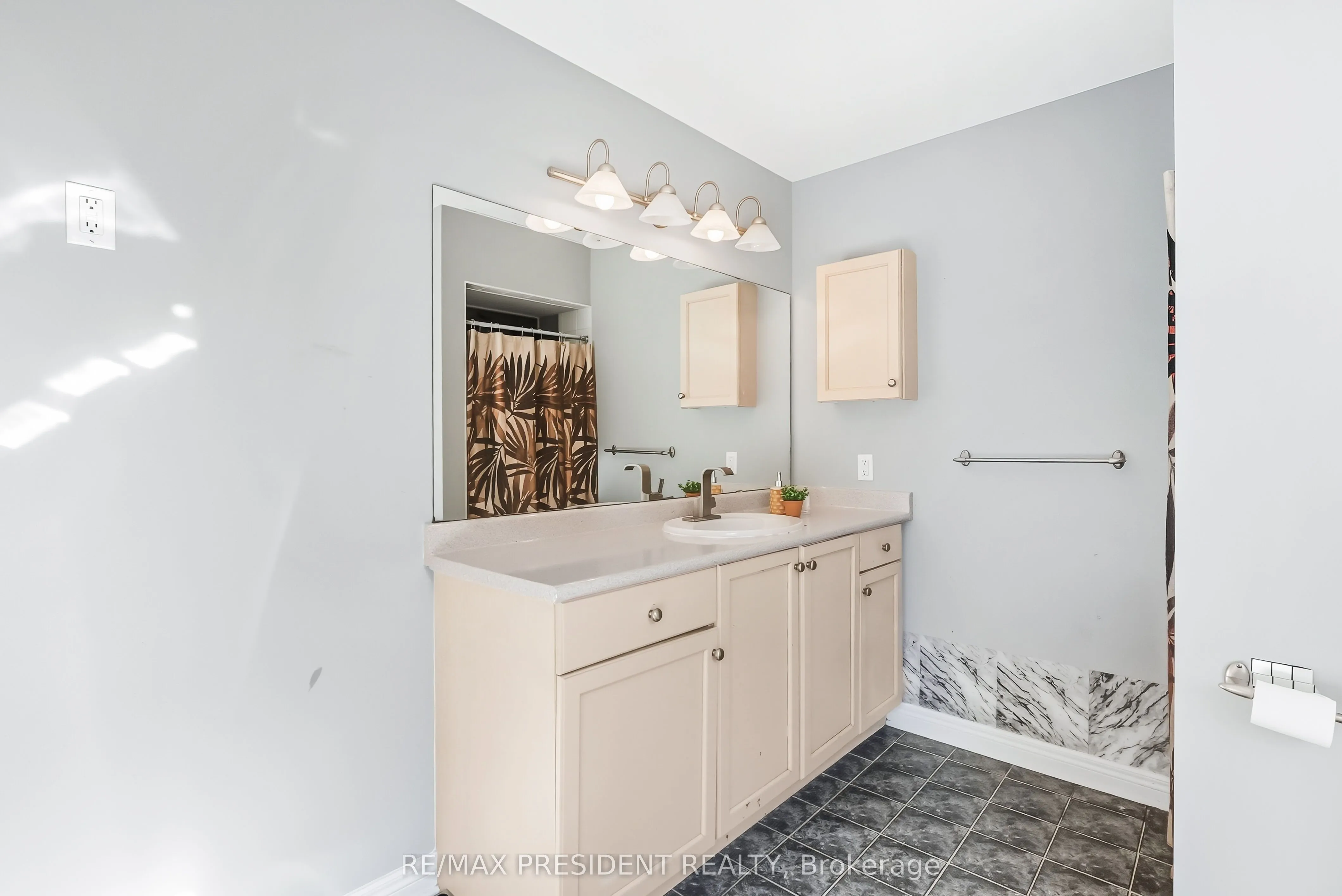 932 Ledbury Crescent