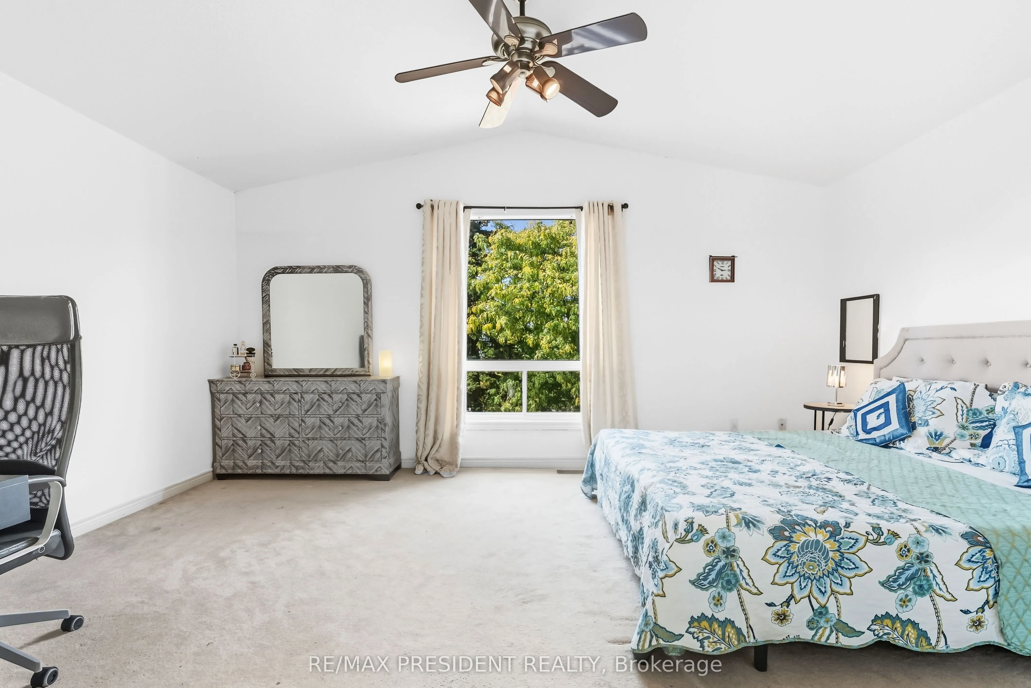 932 Ledbury Crescent