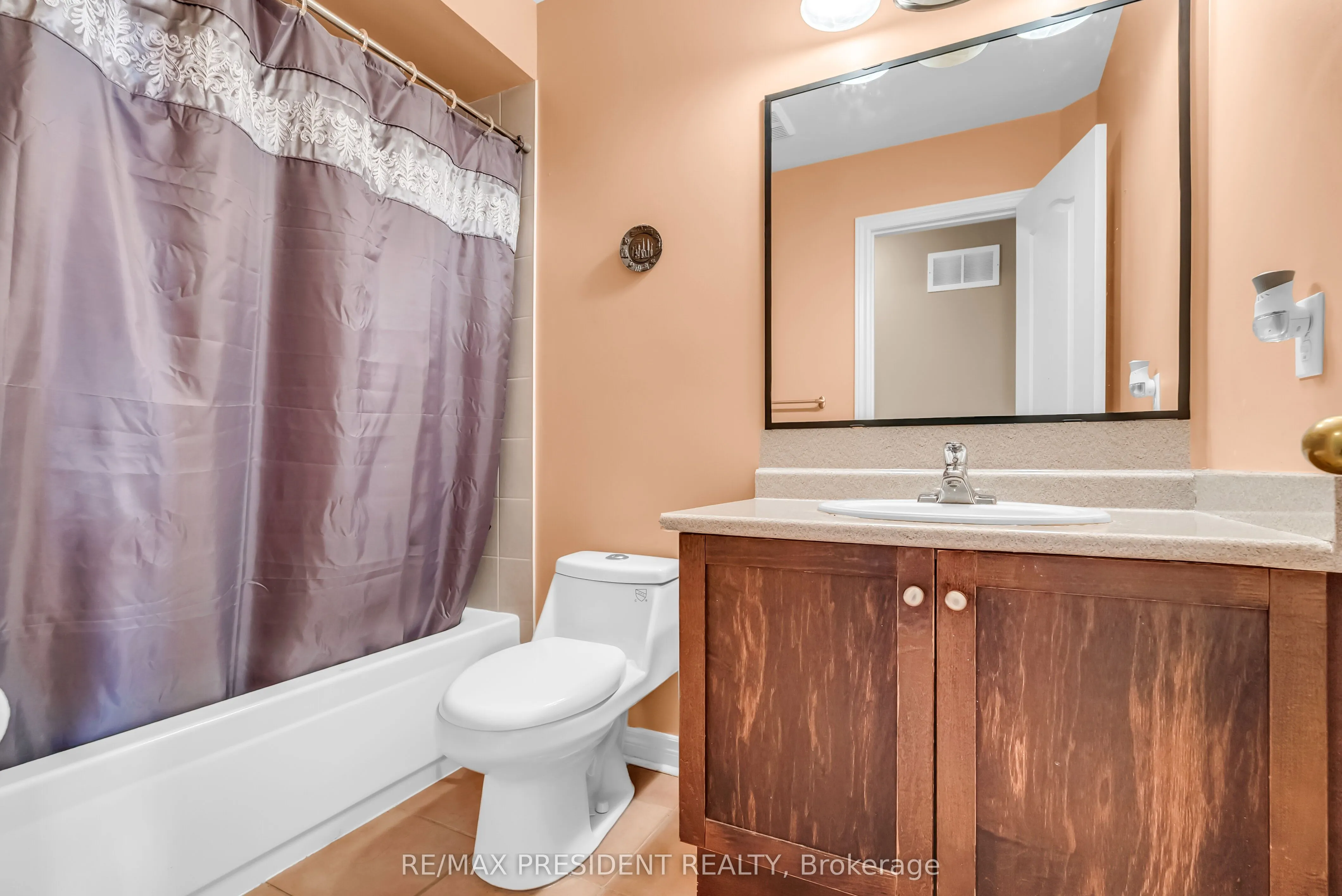 932 Ledbury Crescent