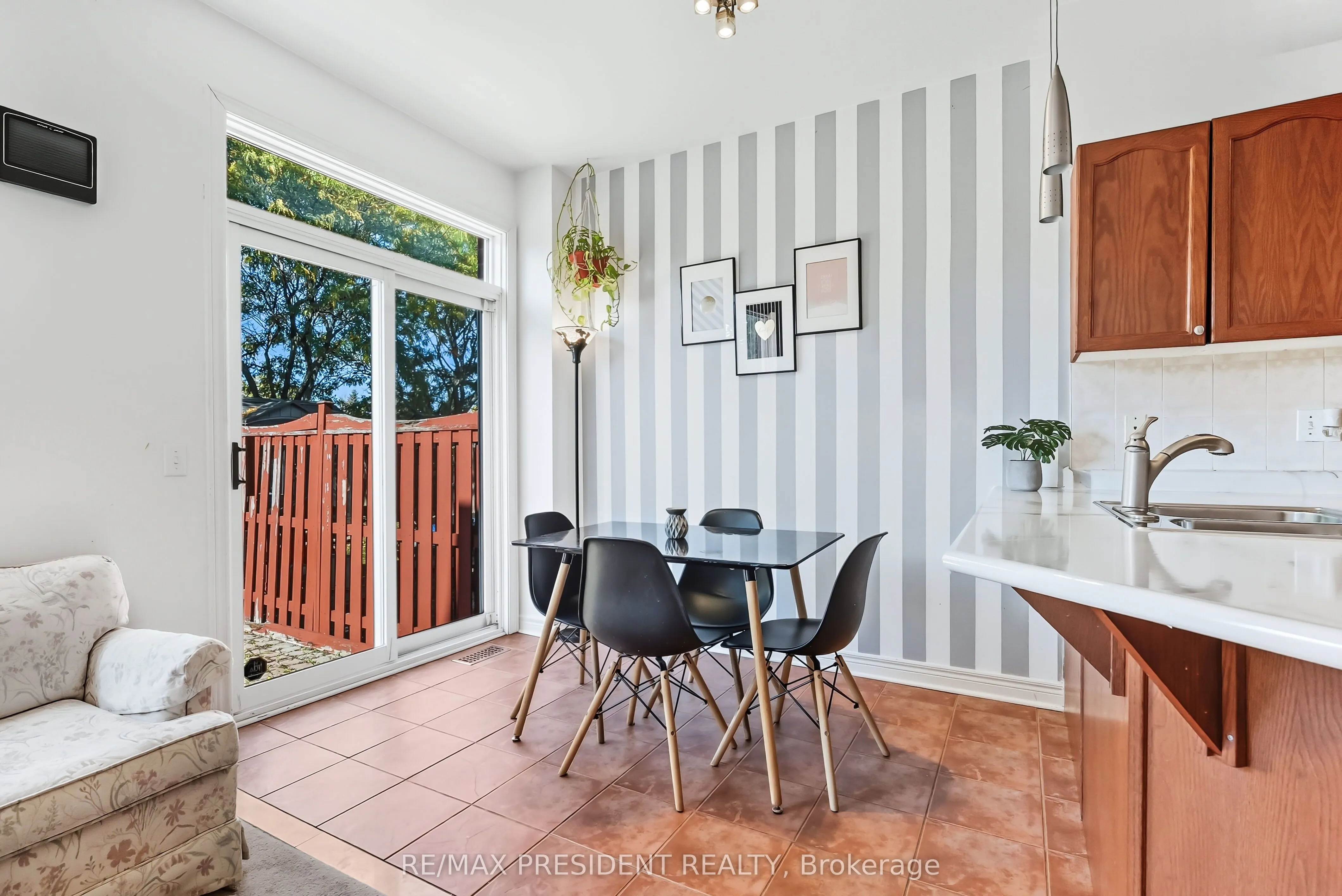 932 Ledbury Crescent