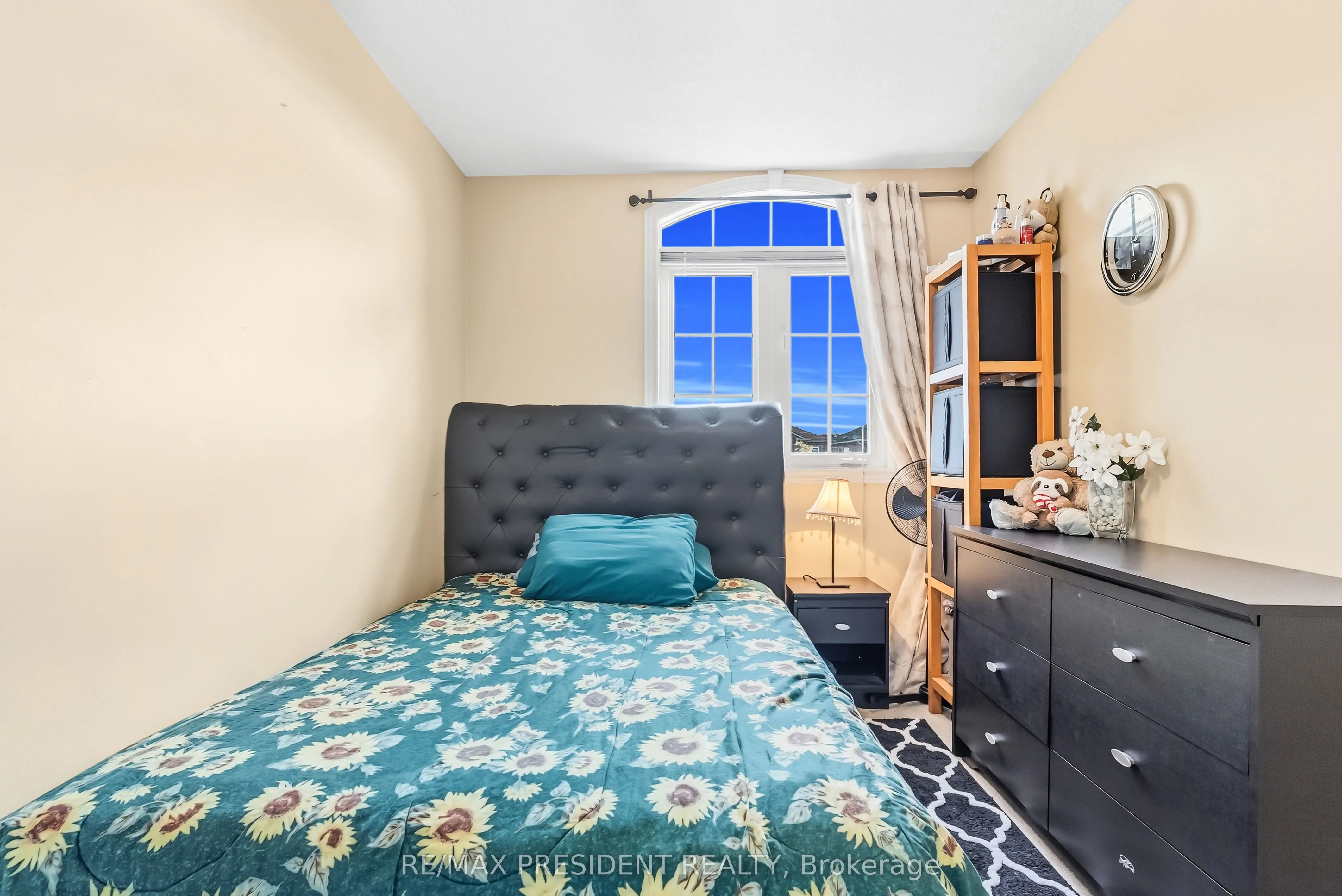 932 Ledbury Crescent