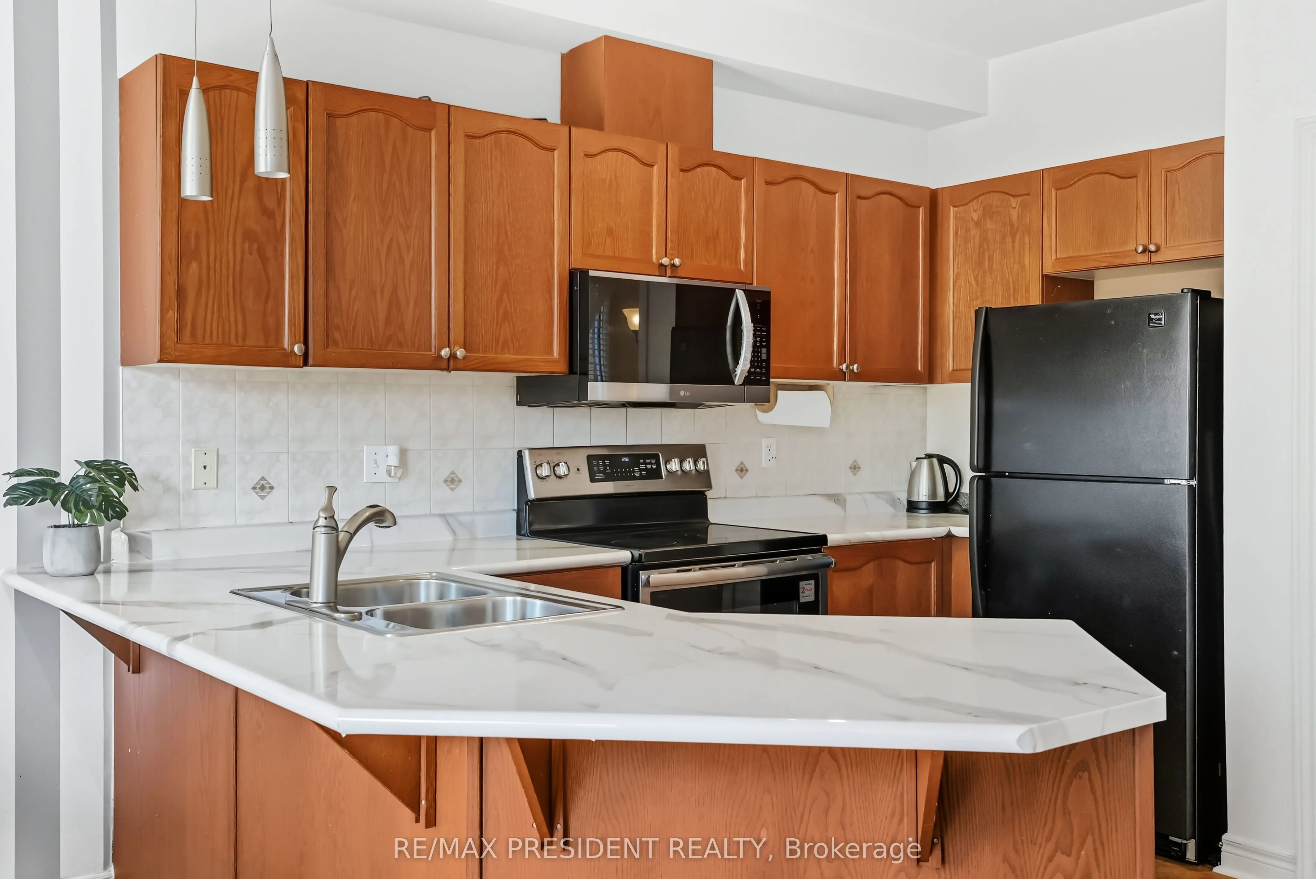 932 Ledbury Crescent