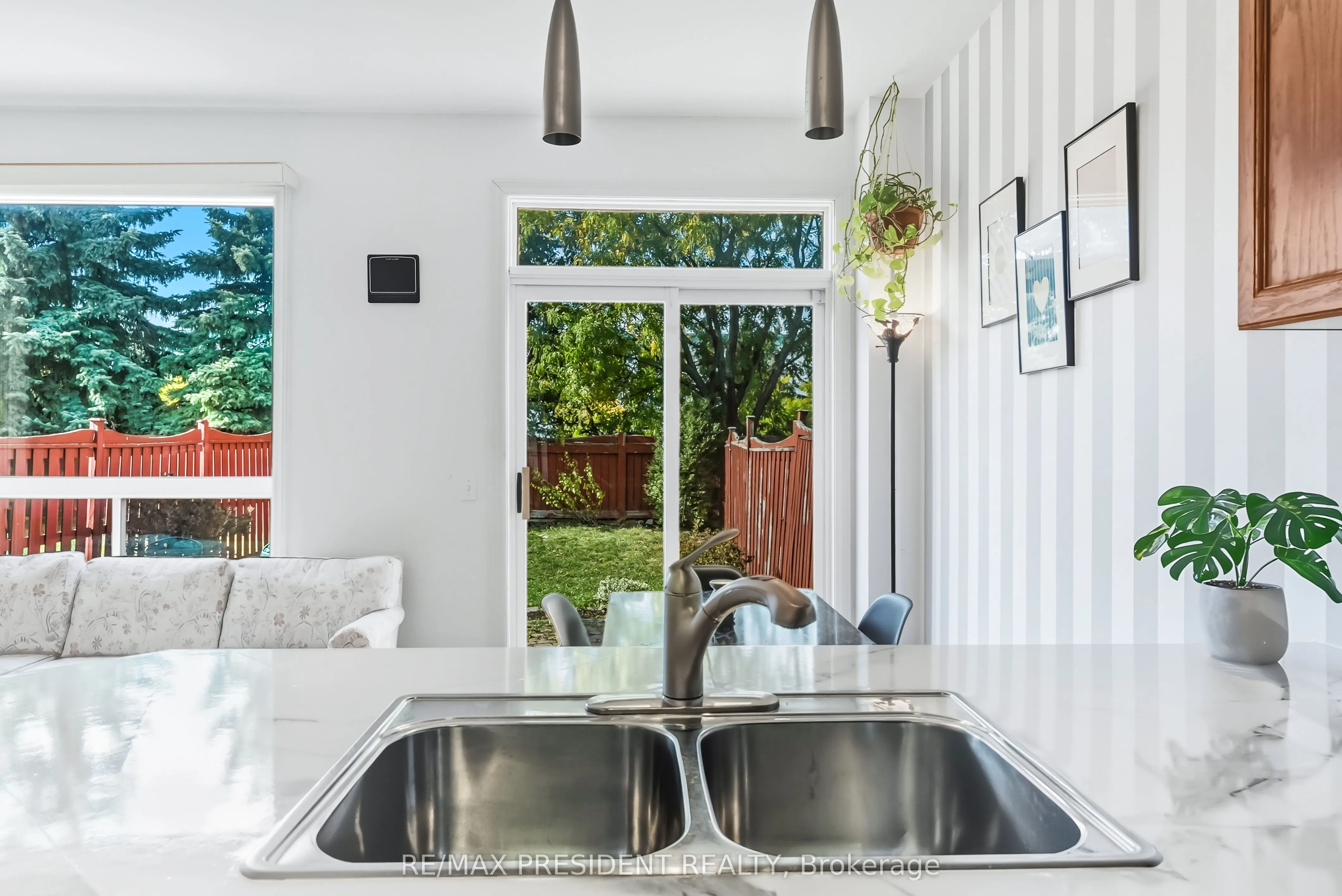 932 Ledbury Crescent