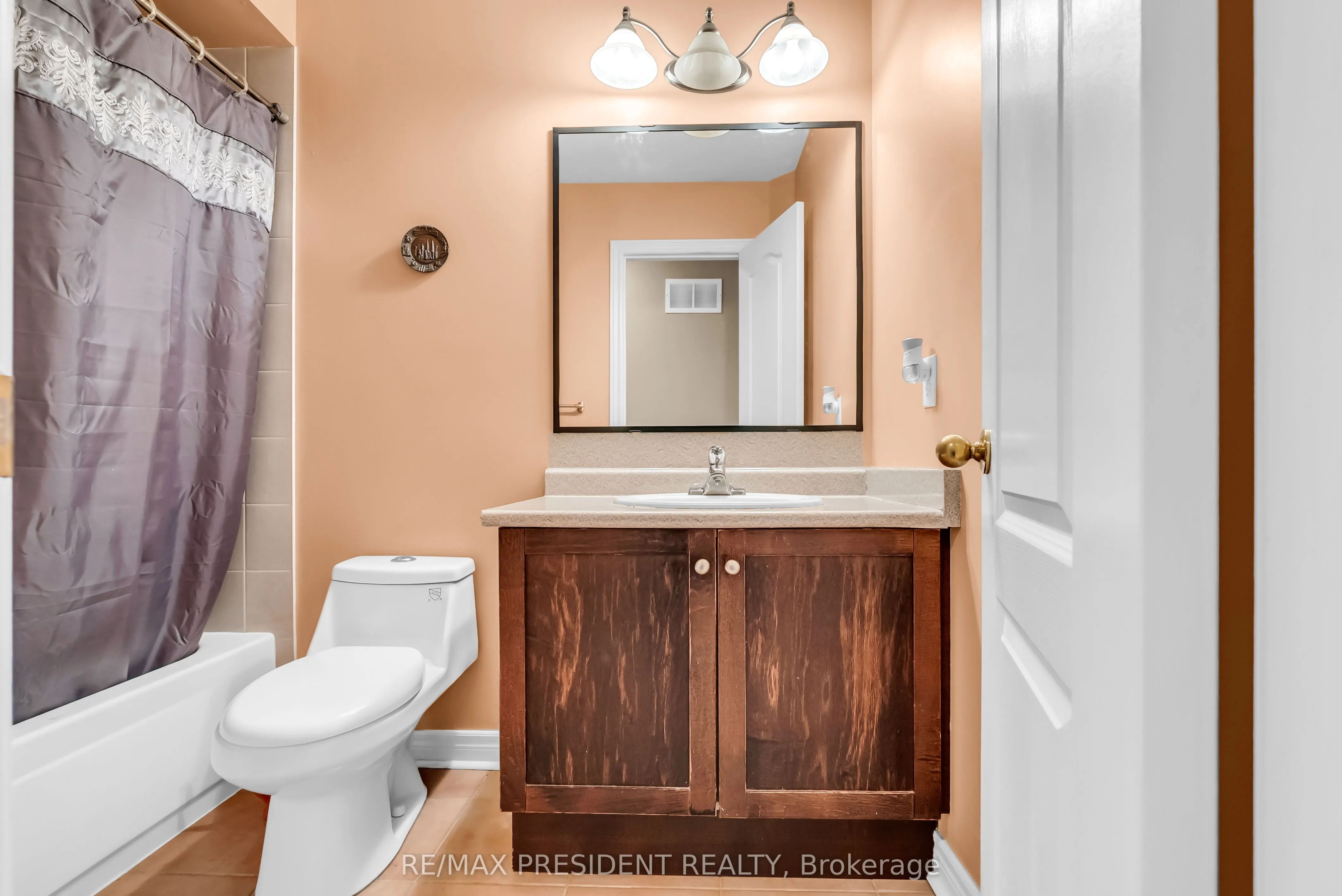 932 Ledbury Crescent