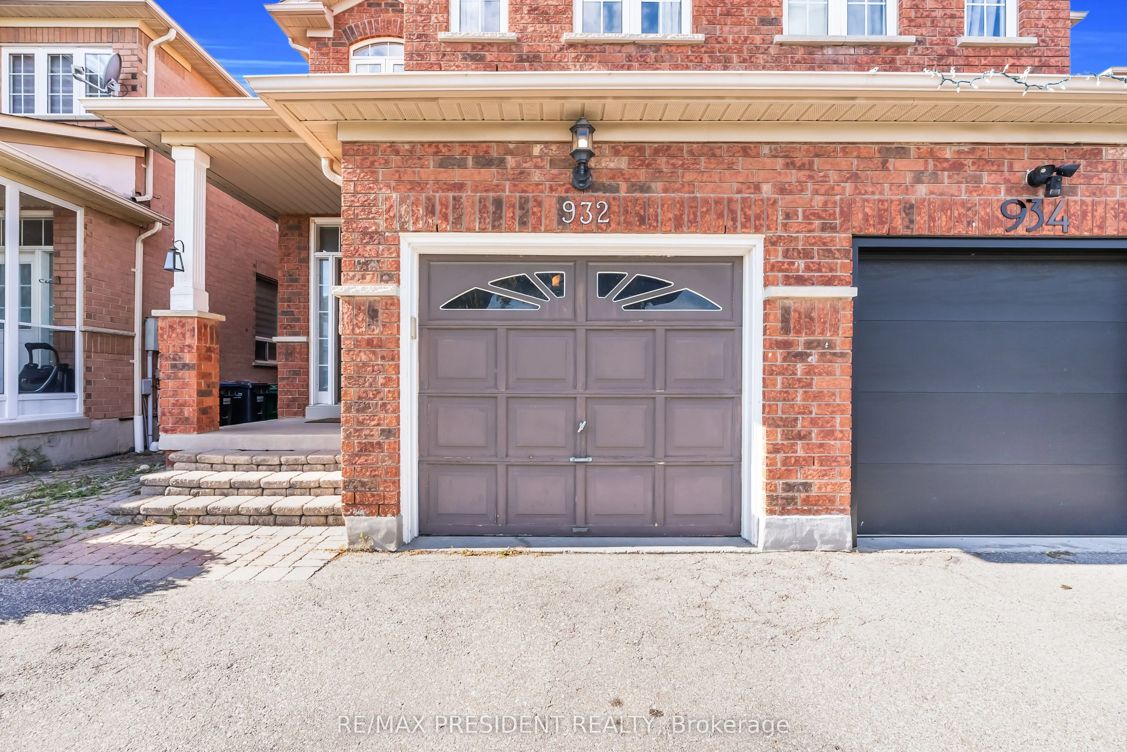 932 Ledbury Crescent