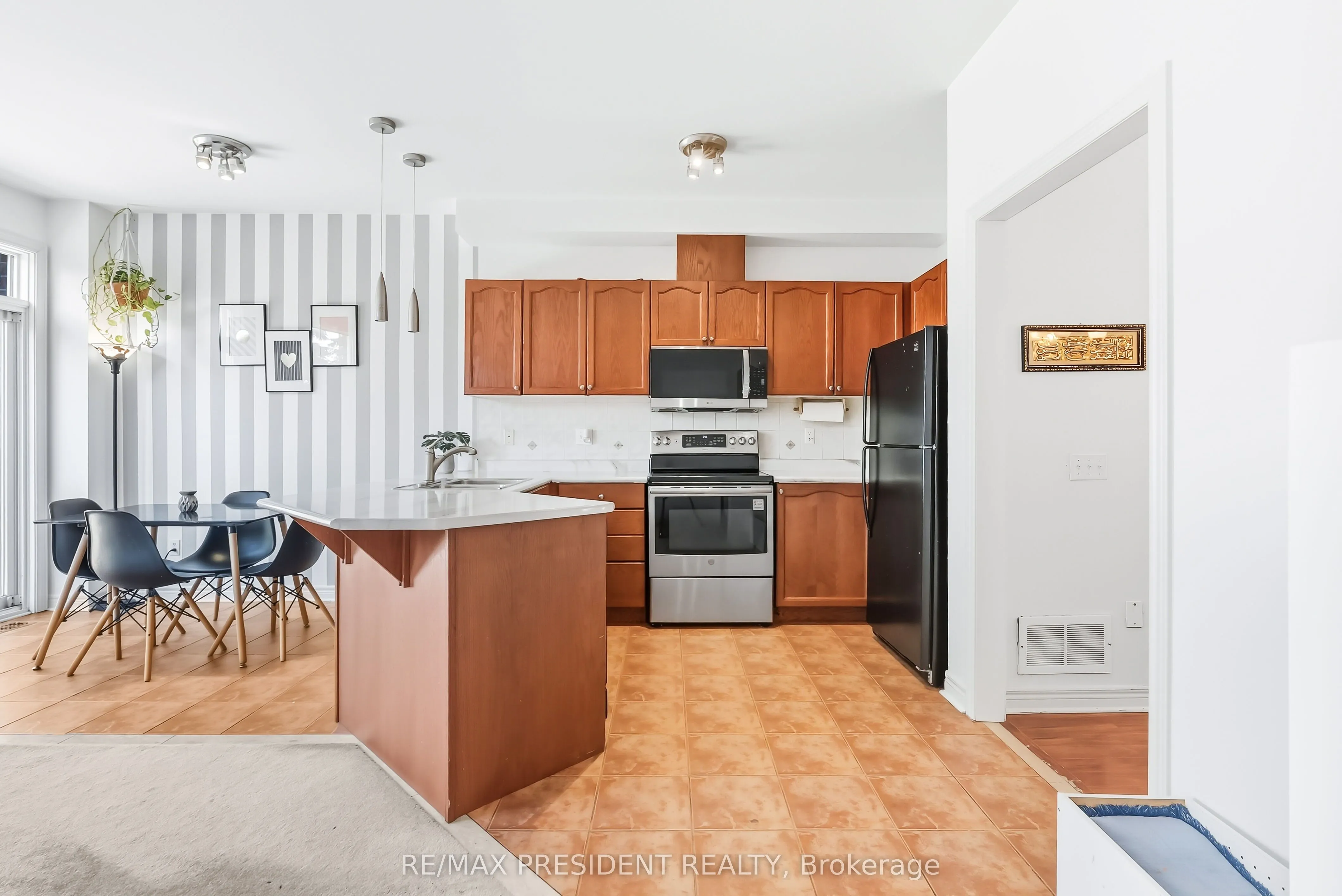 932 Ledbury Crescent