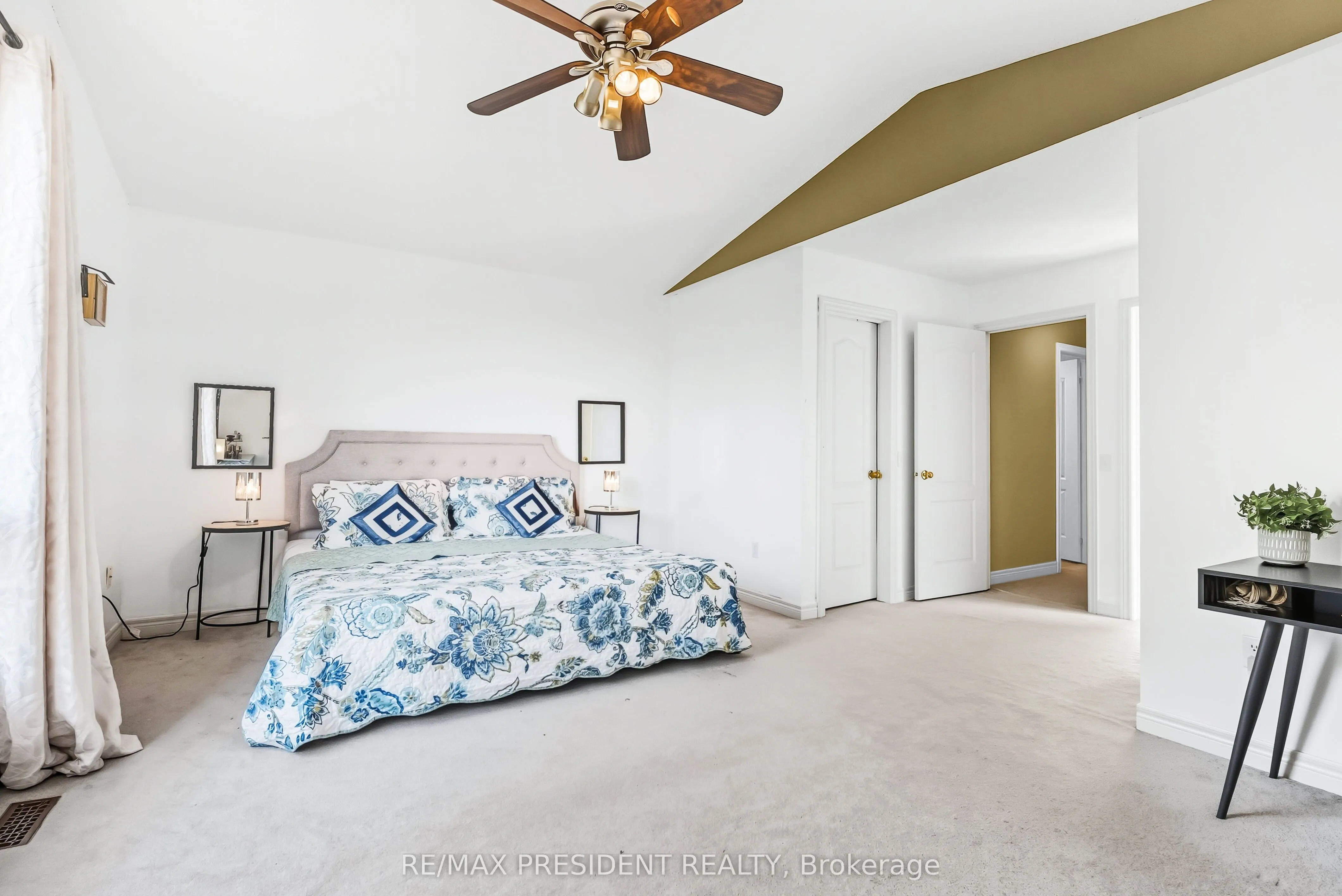 932 Ledbury Crescent