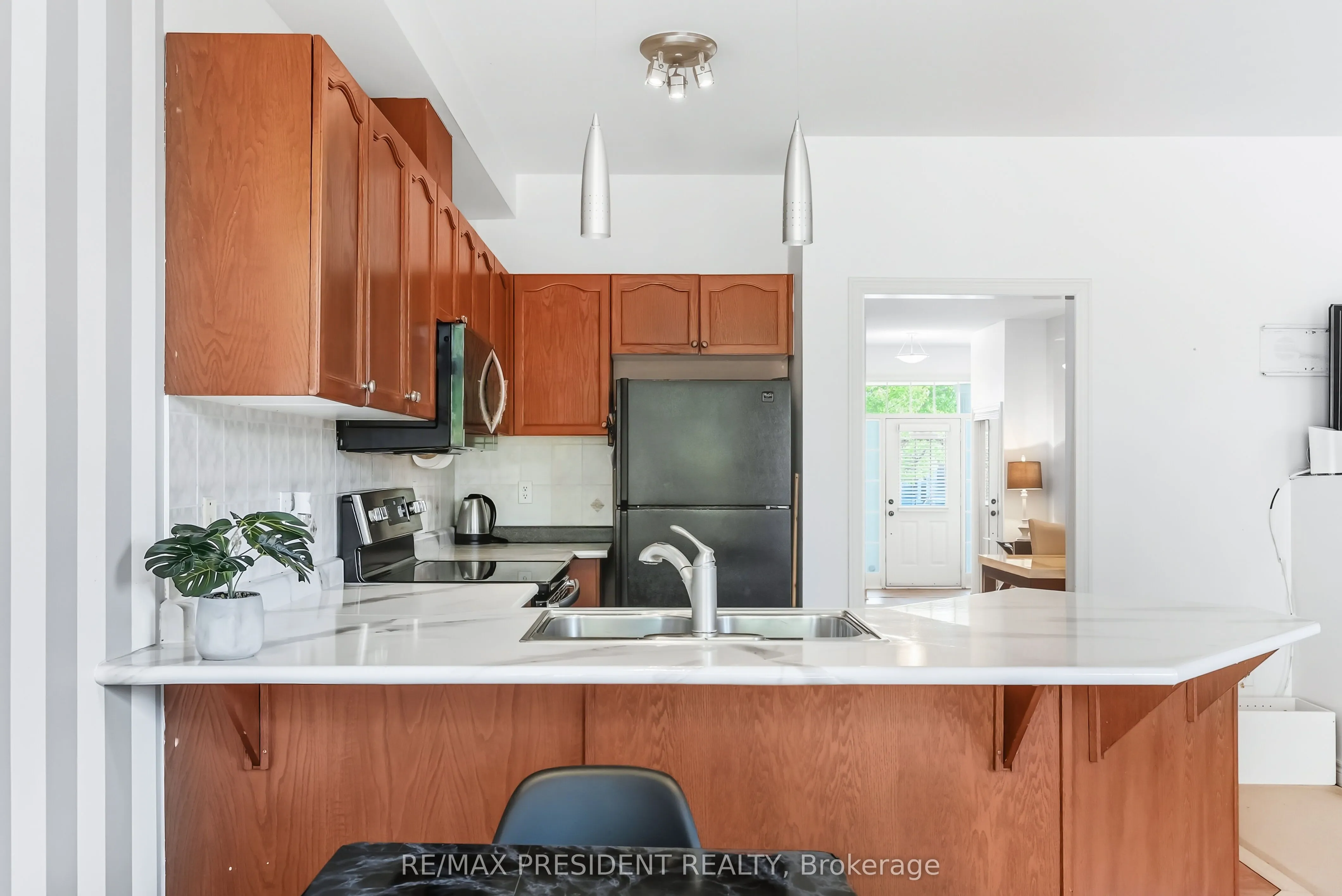 932 Ledbury Crescent