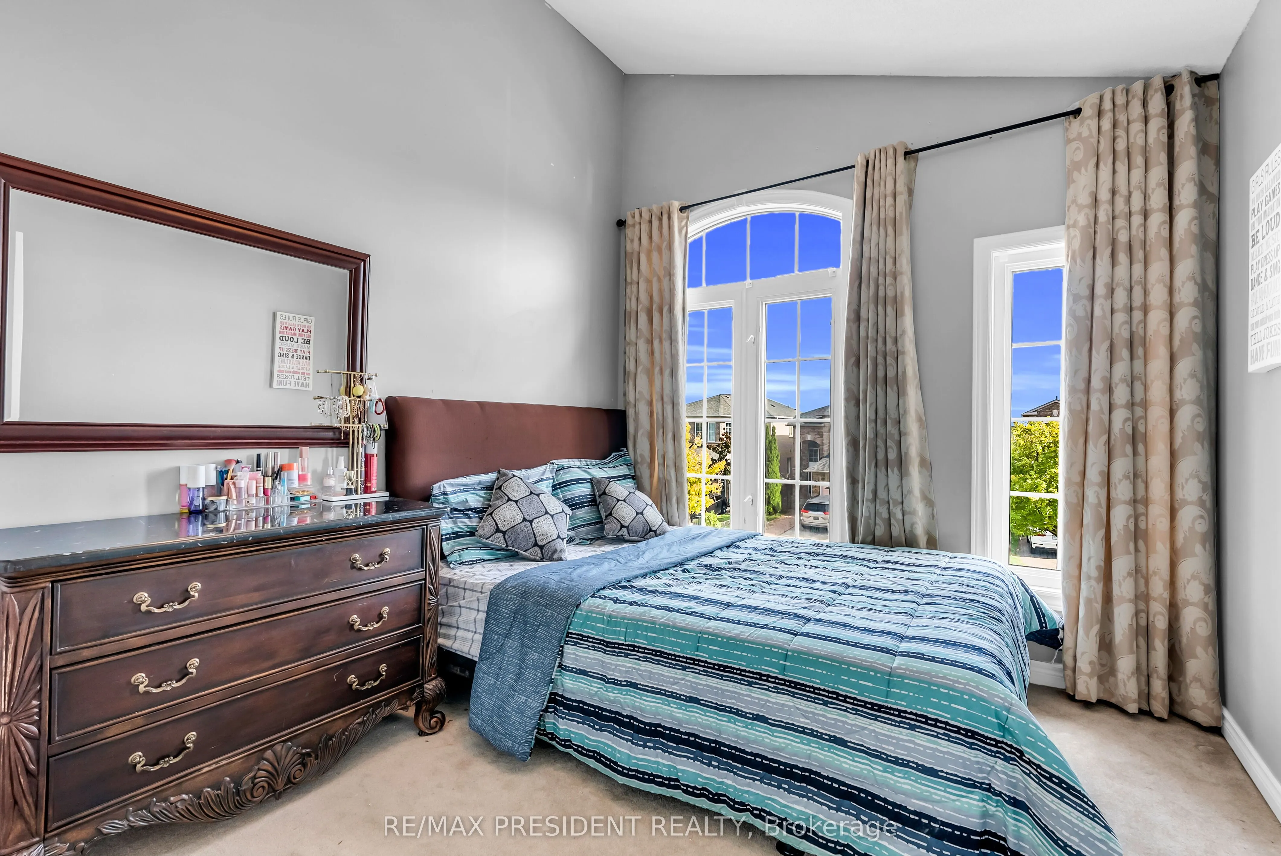 932 Ledbury Crescent