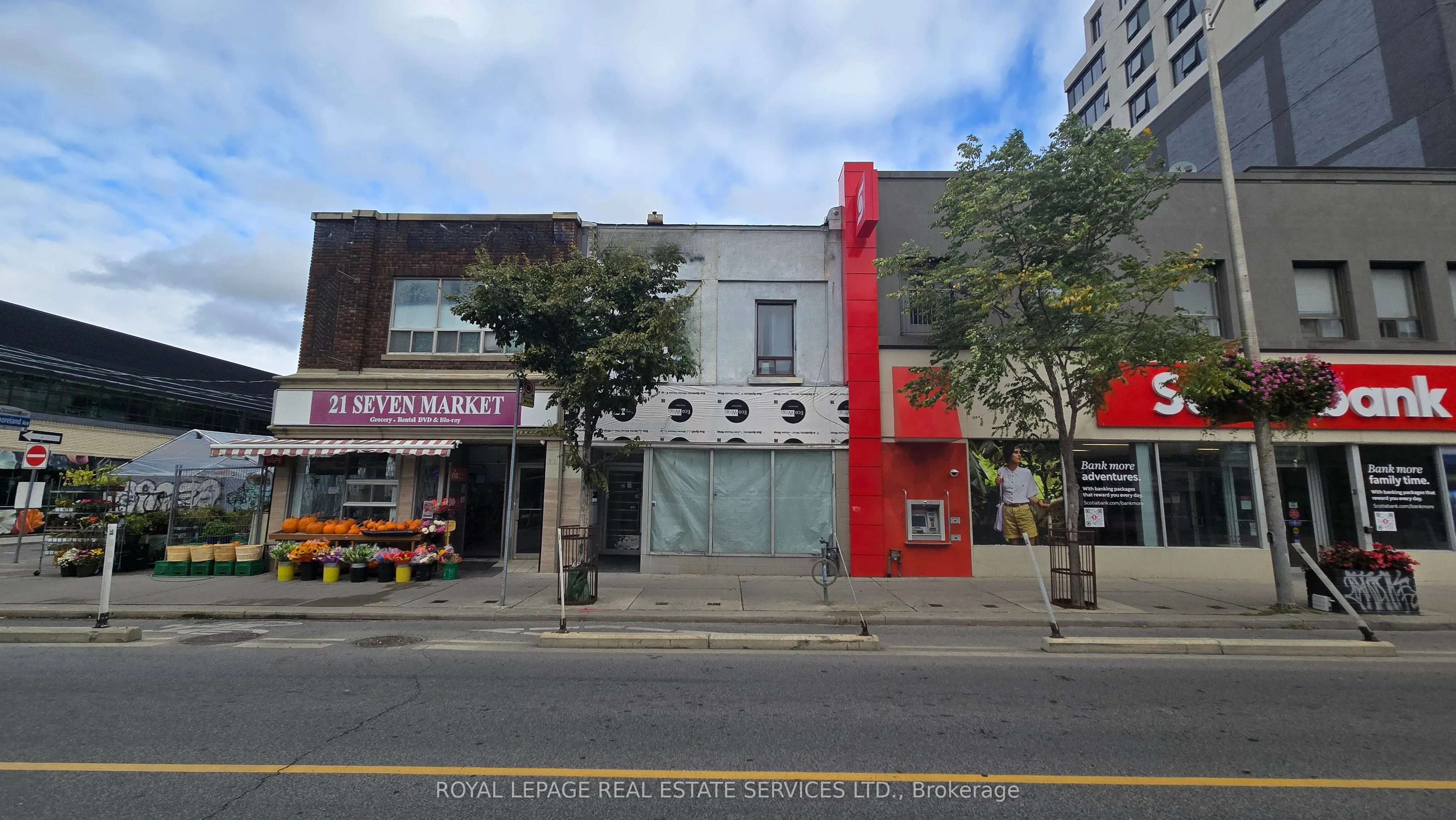 998 Bloor Street W