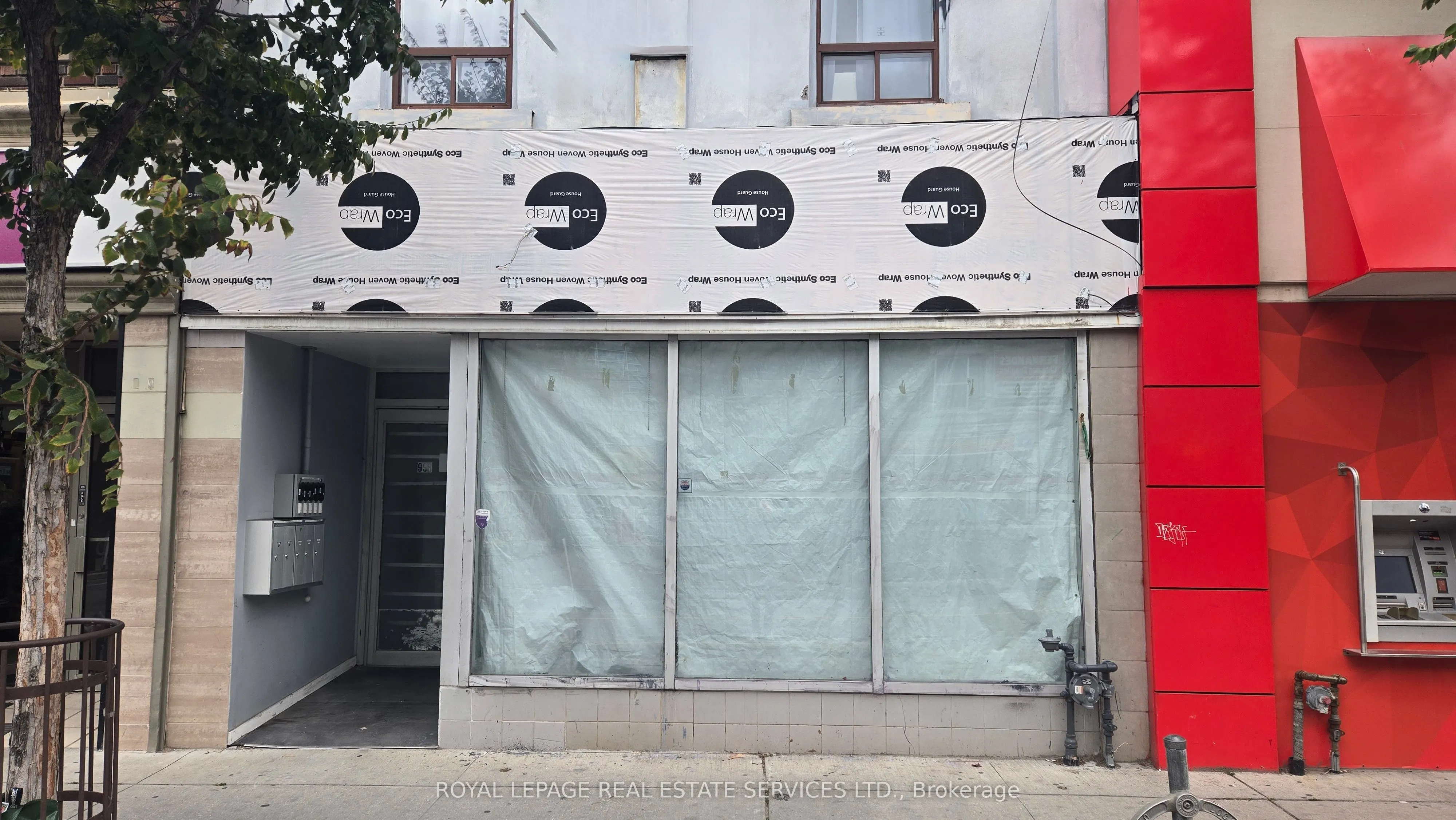 998 Bloor Street W