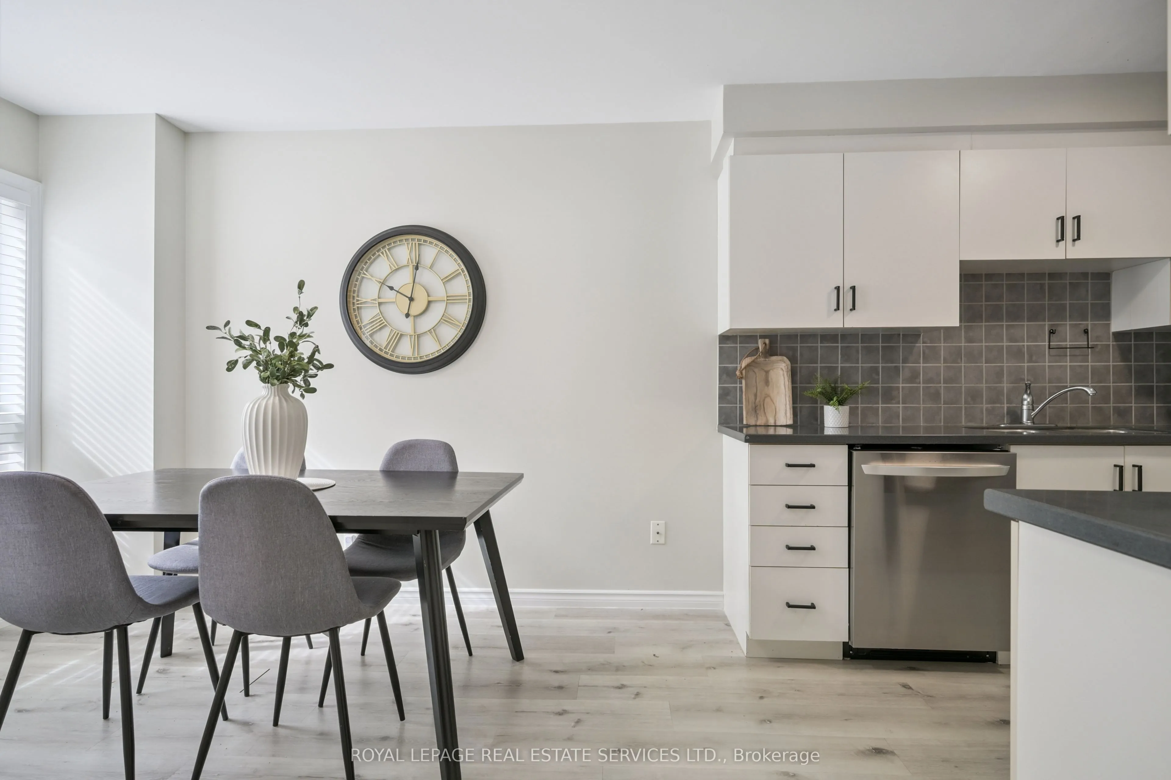 1233 Hedgestone Crescent