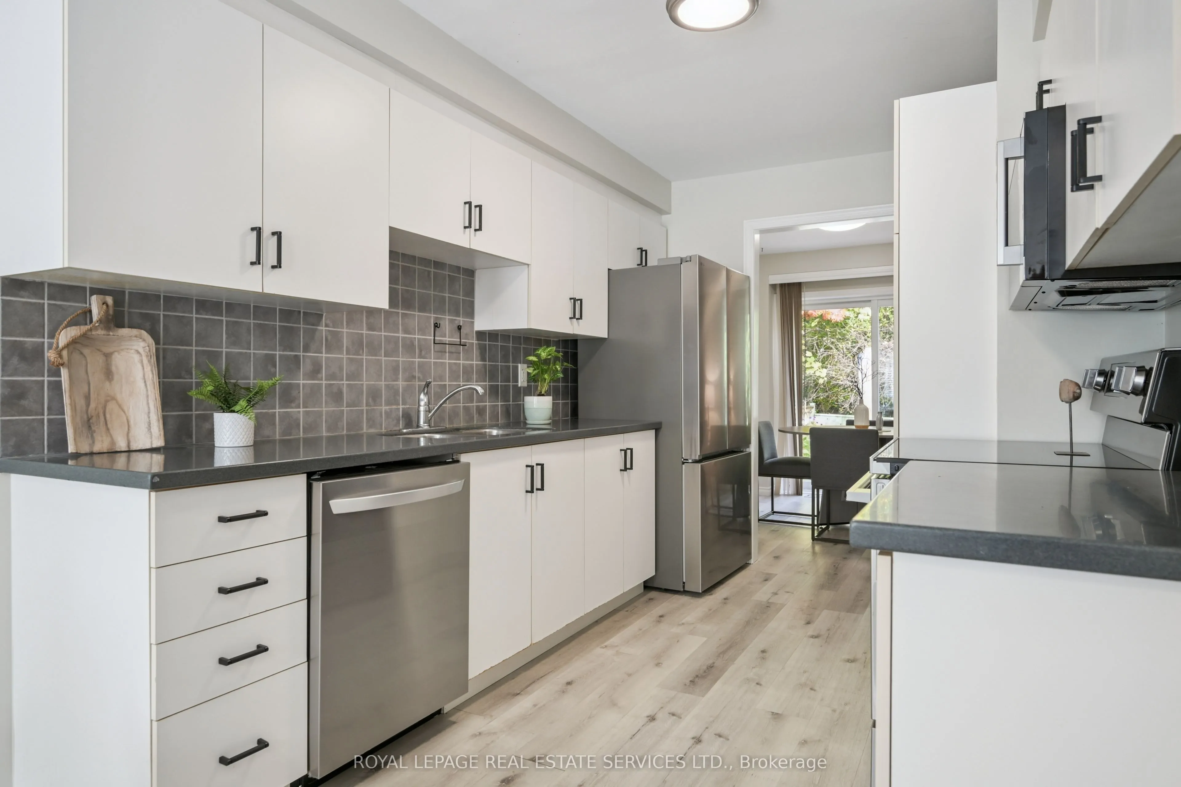 1233 Hedgestone Crescent
