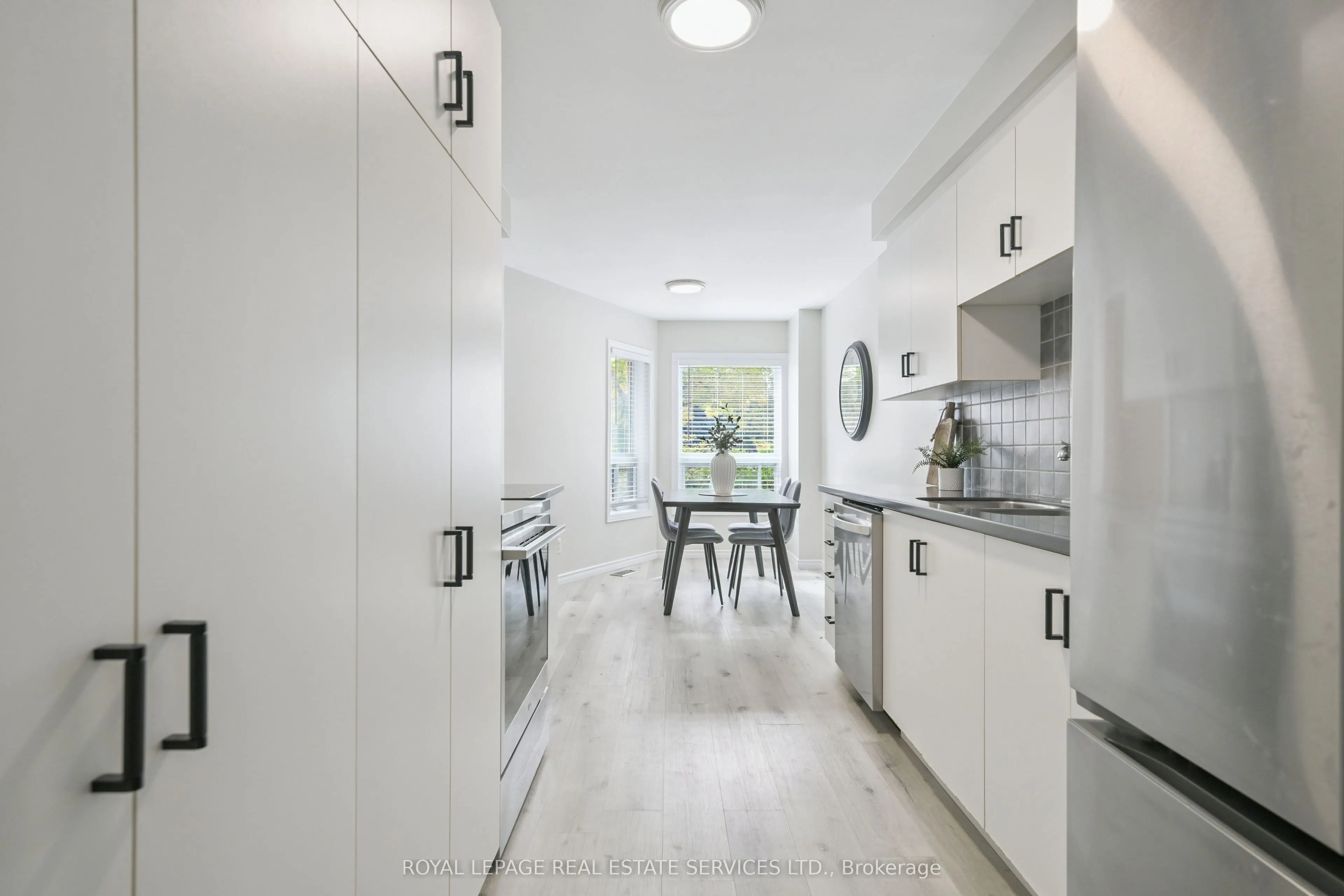 1233 Hedgestone Crescent