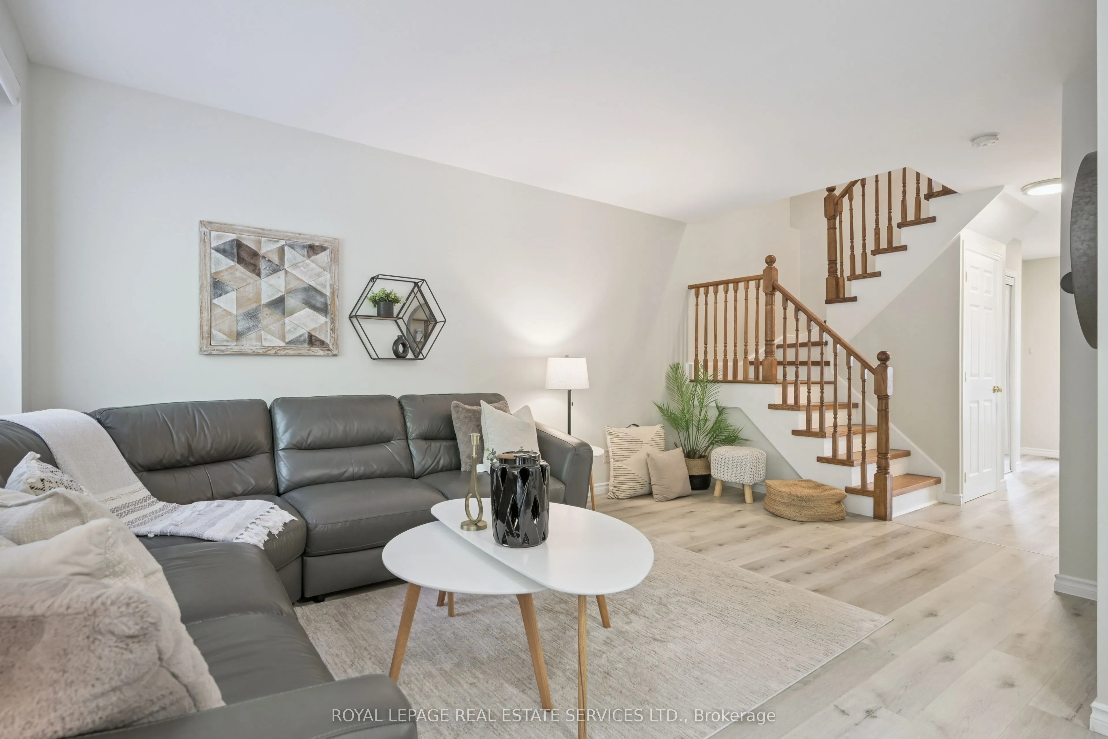 1233 Hedgestone Crescent