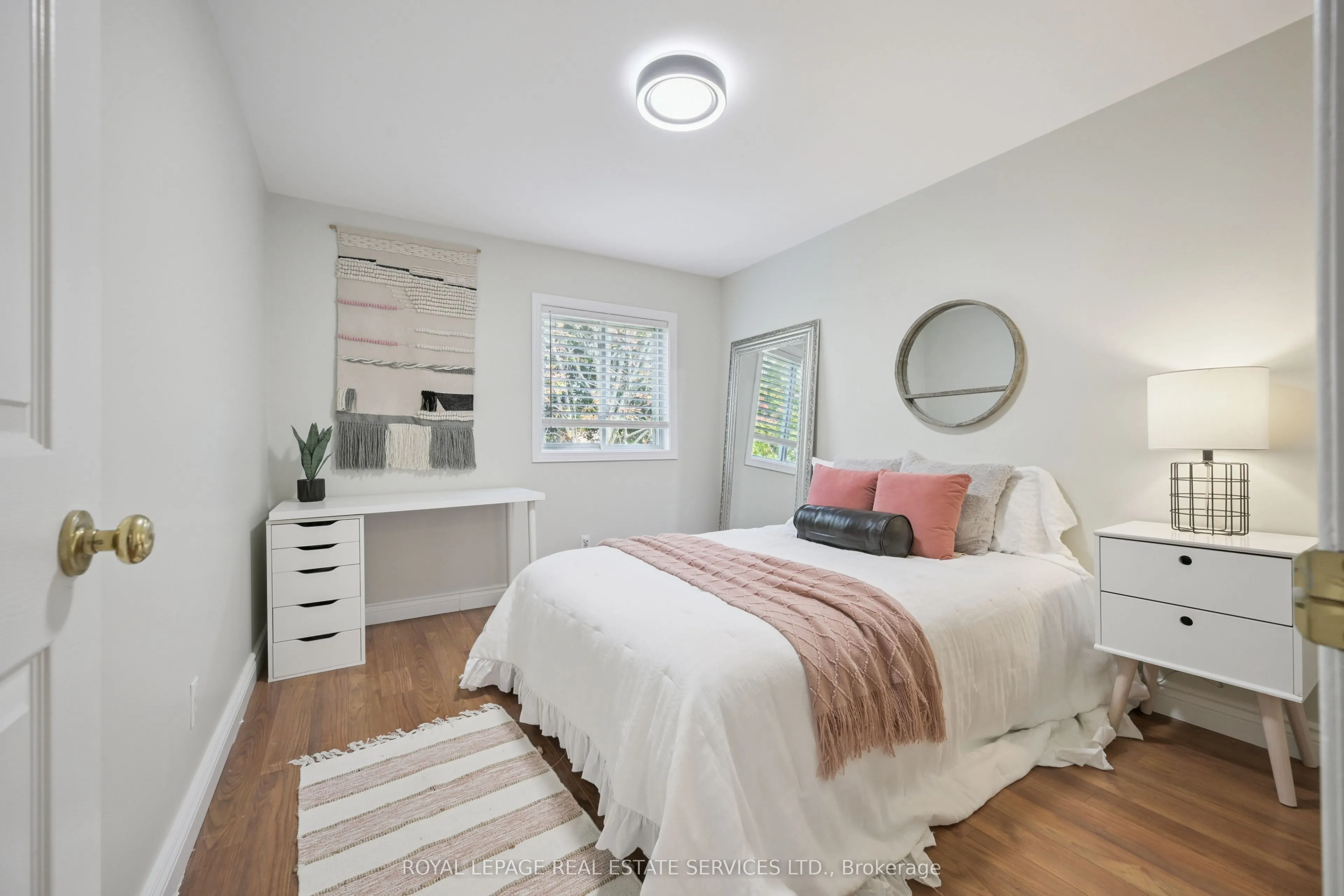 1233 Hedgestone Crescent