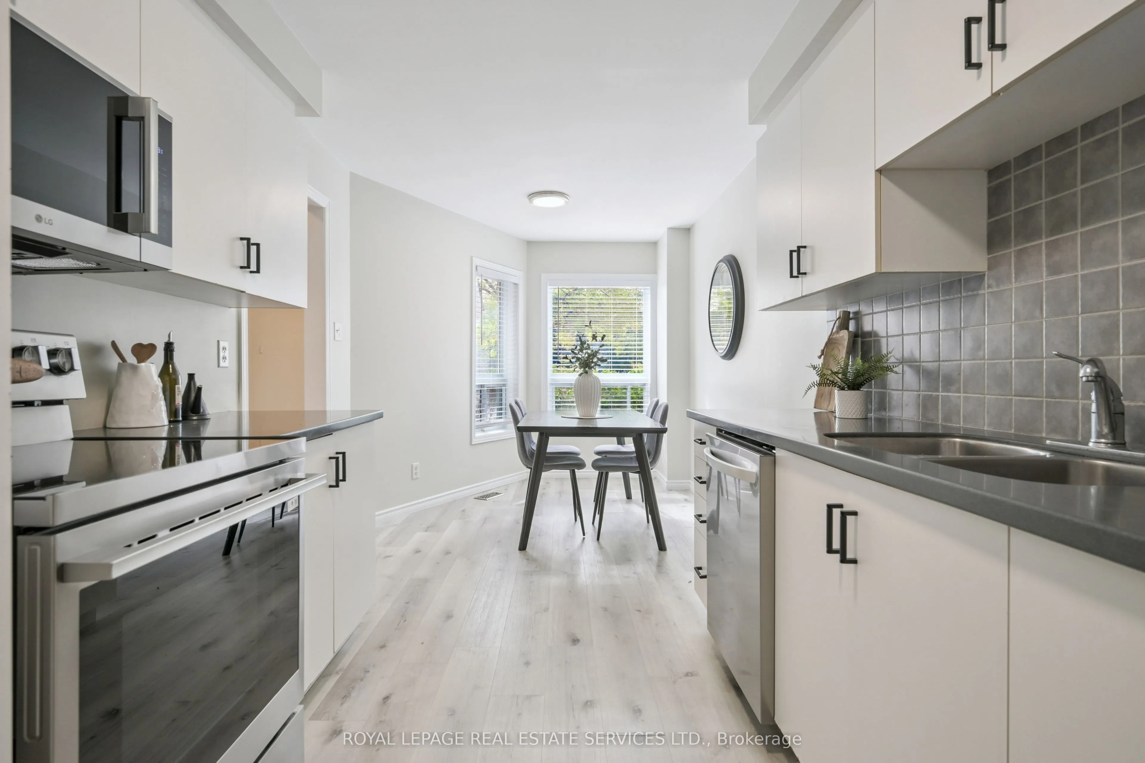 1233 Hedgestone Crescent