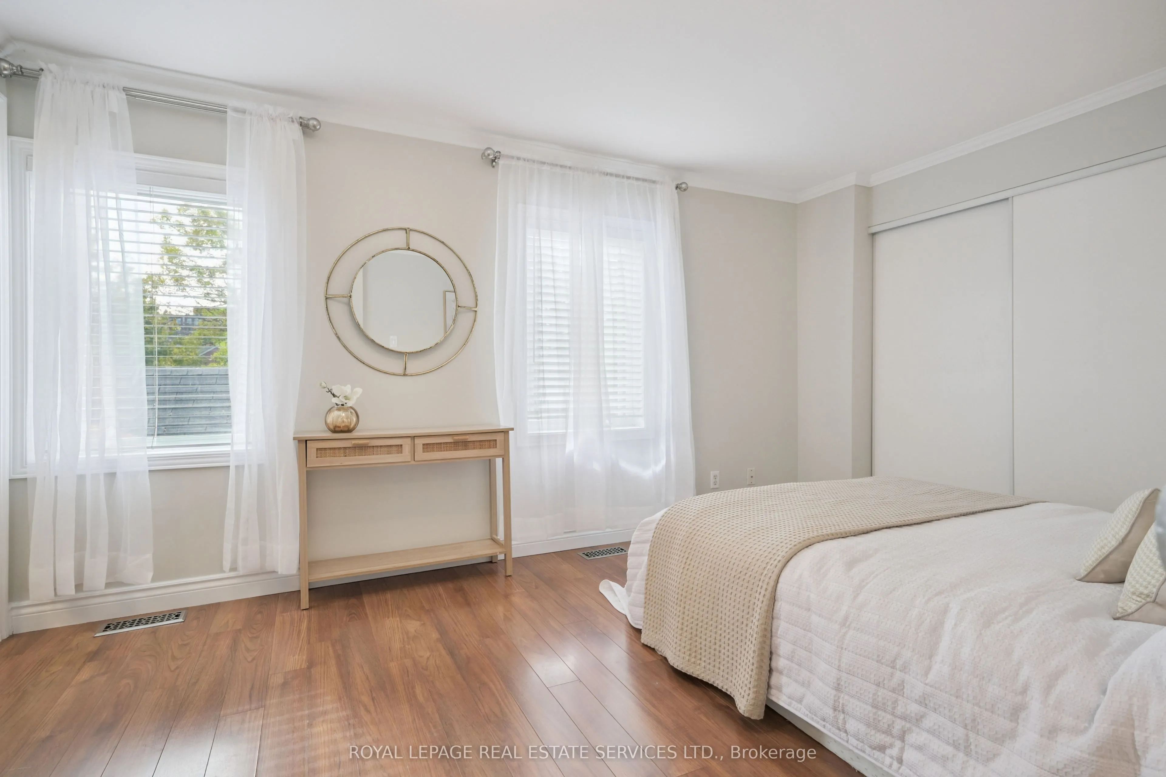 1233 Hedgestone Crescent