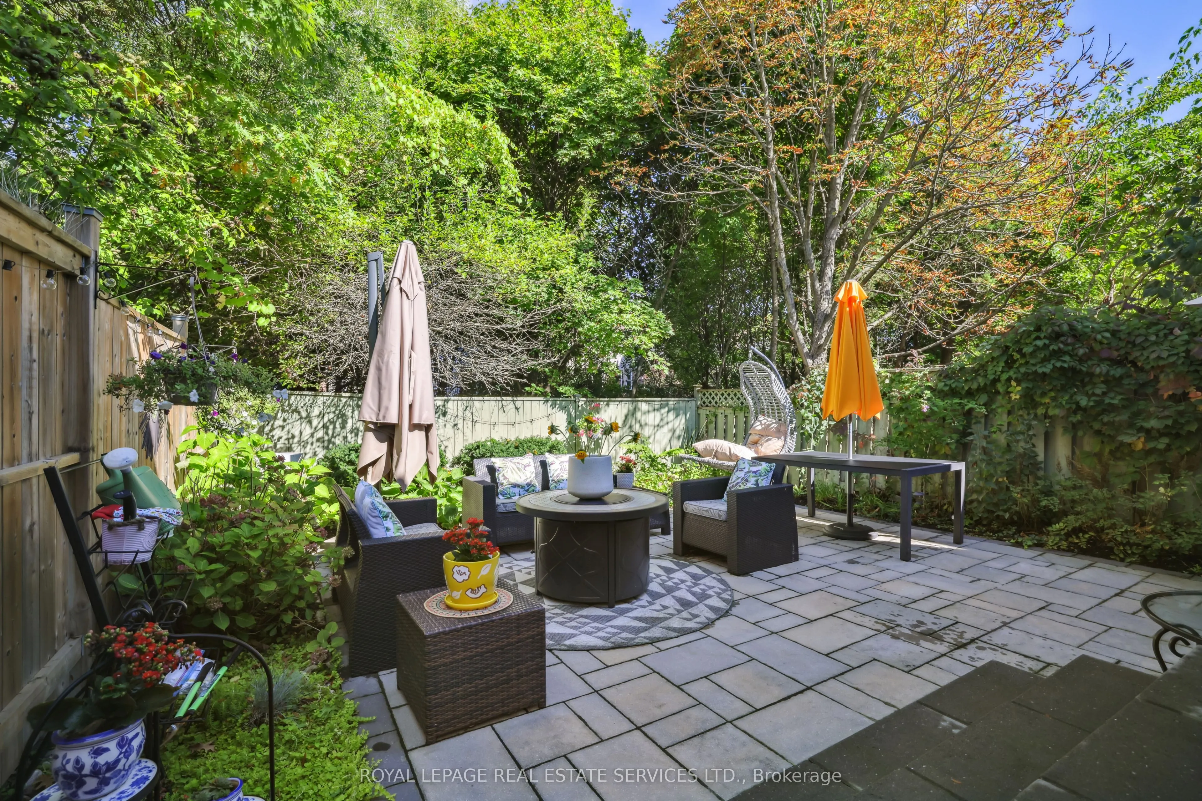 1233 Hedgestone Crescent
