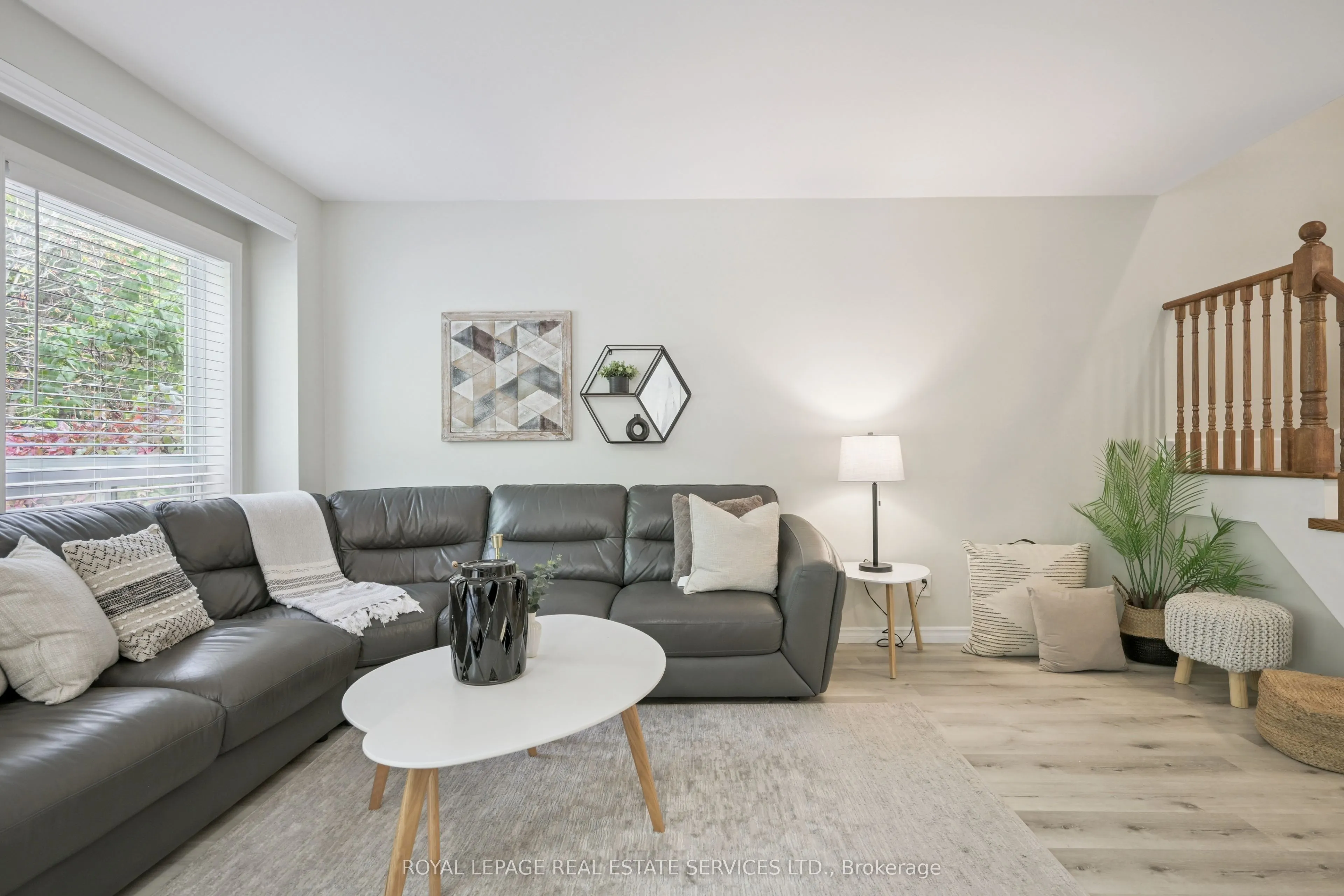 1233 Hedgestone Crescent