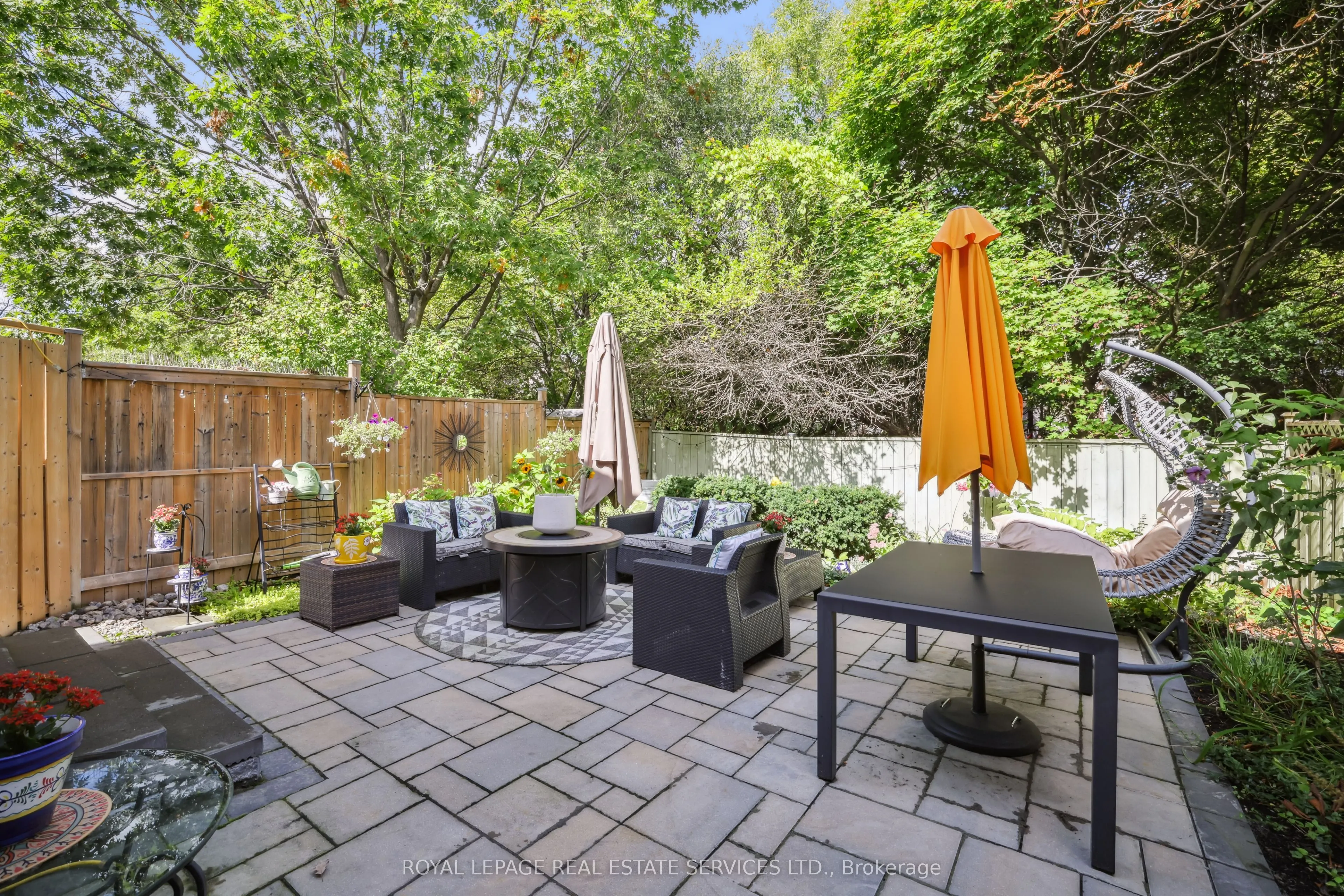 1233 Hedgestone Crescent