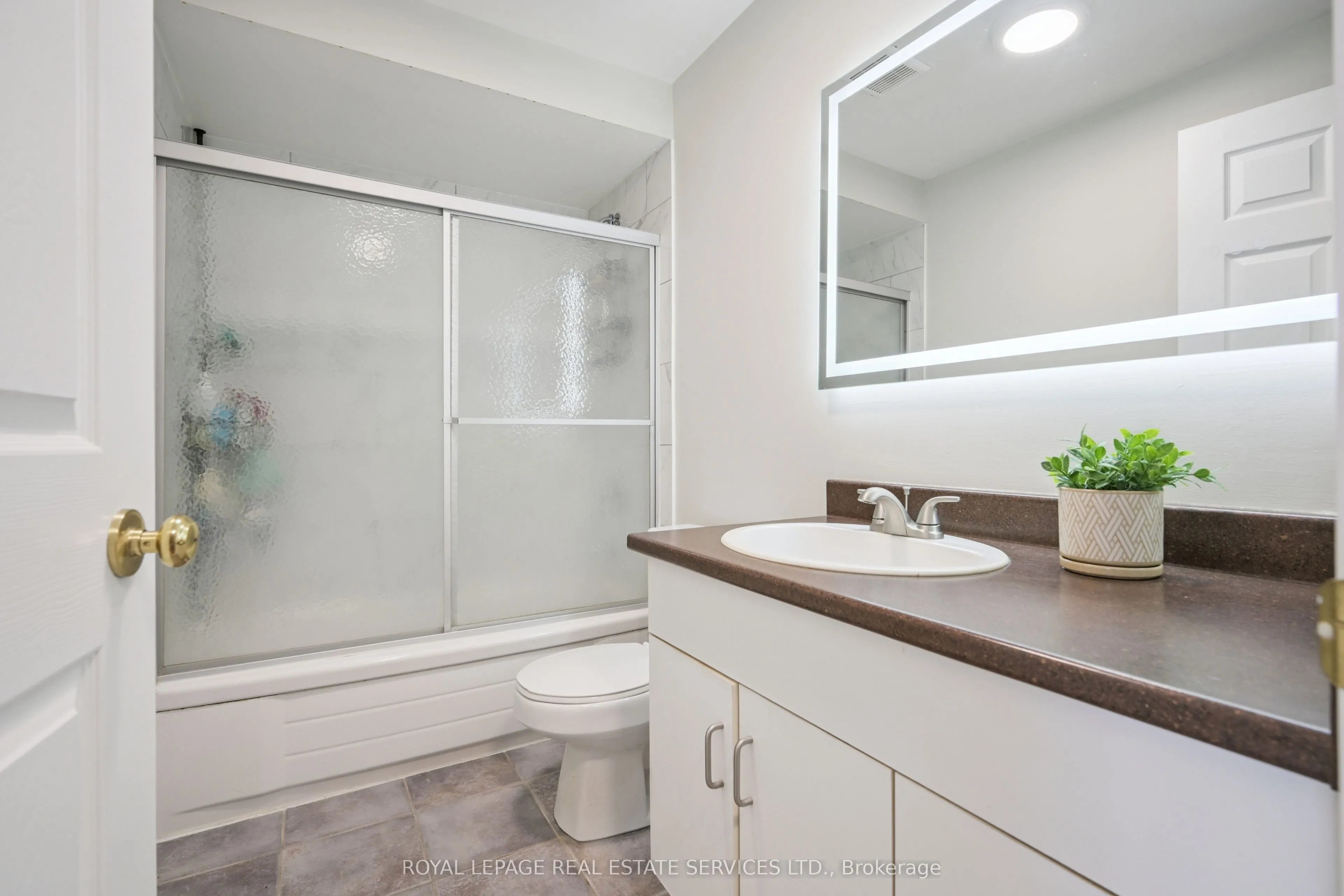 1233 Hedgestone Crescent