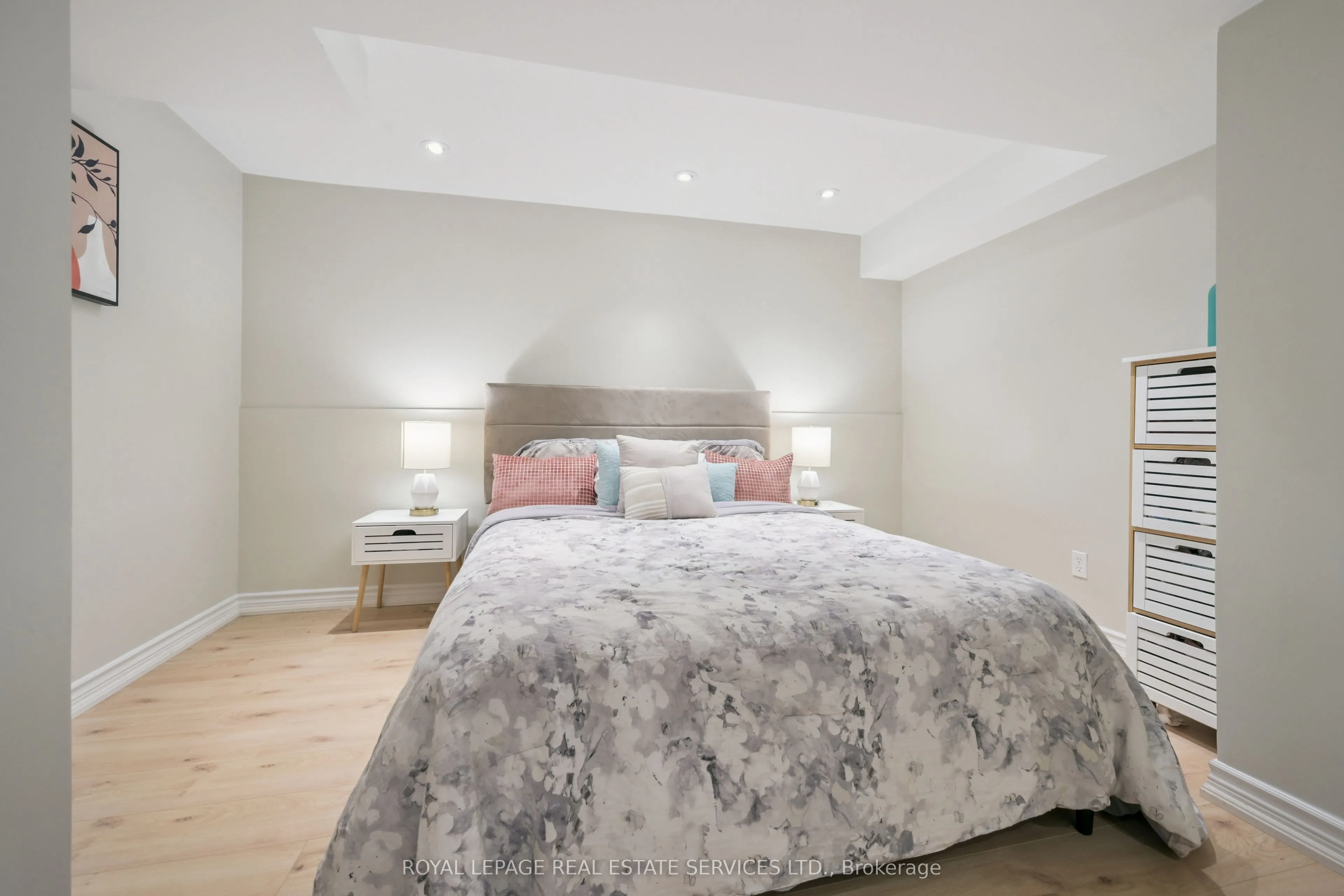 1233 Hedgestone Crescent