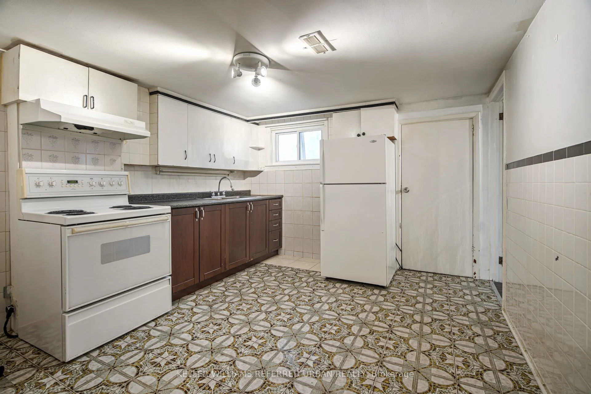 99 Hay Avenue, #Main