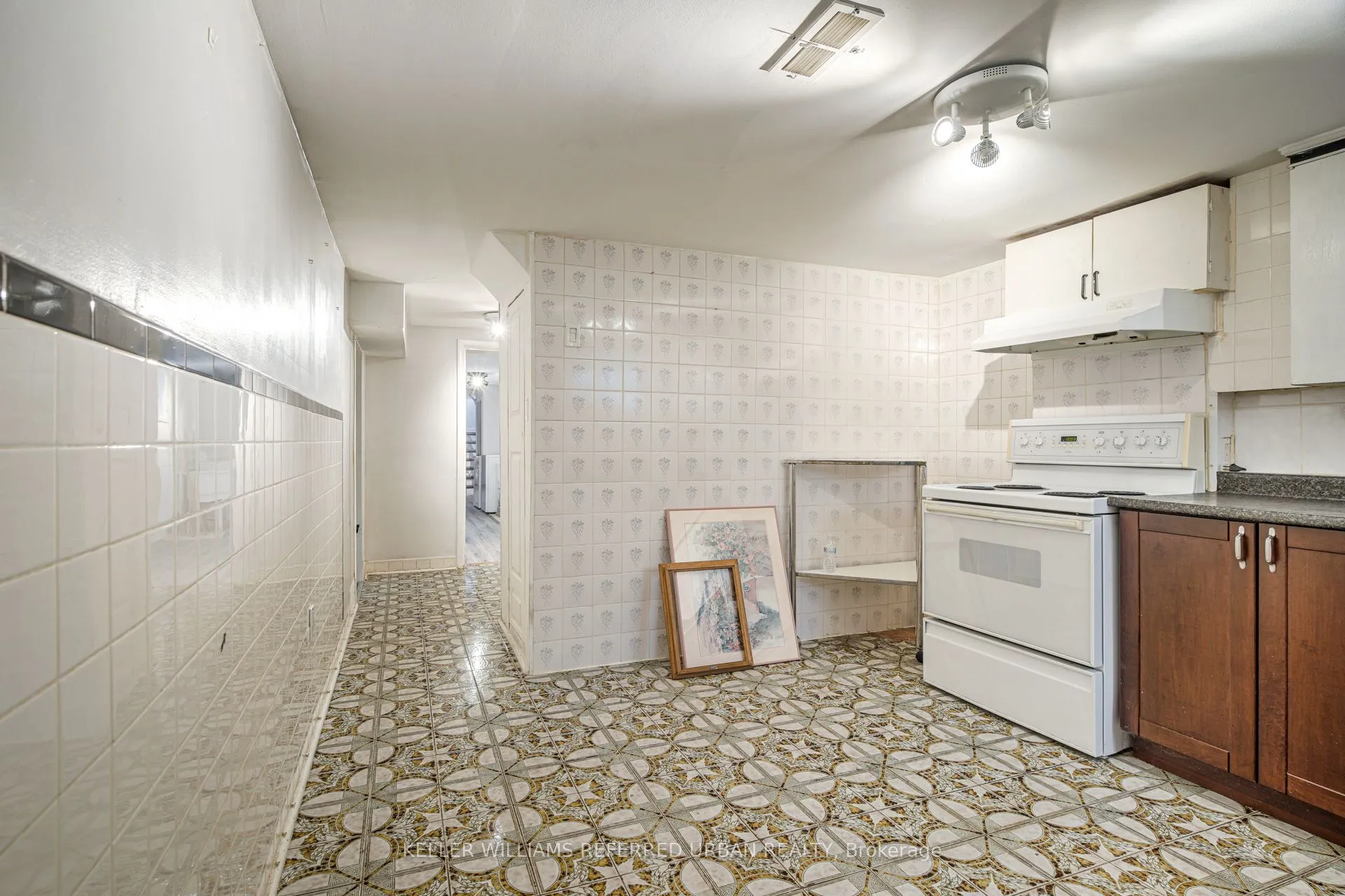 99 Hay Avenue, #Main