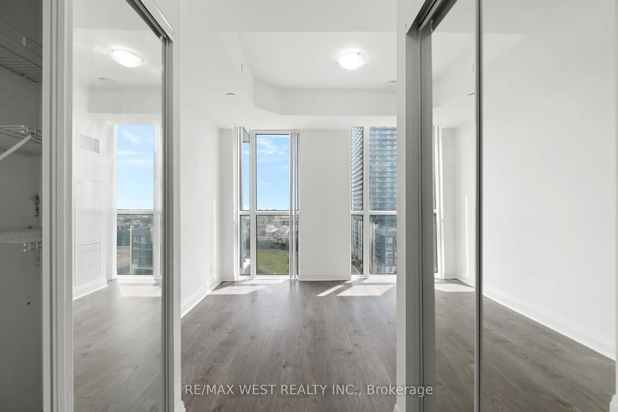 15 Zorra Street, #907