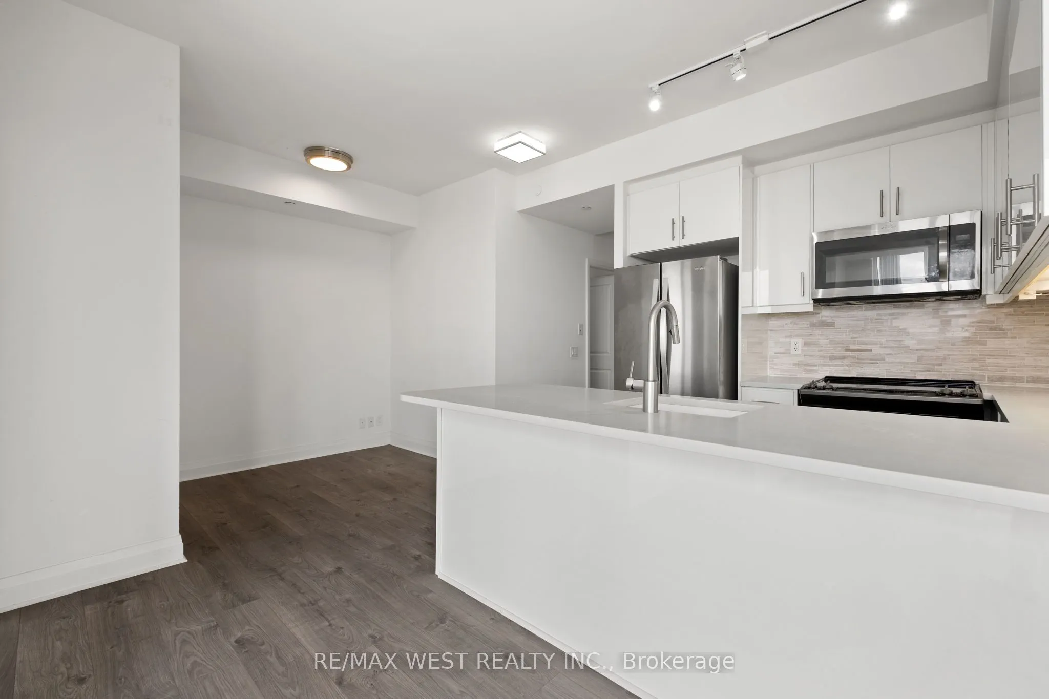 15 Zorra Street, #907