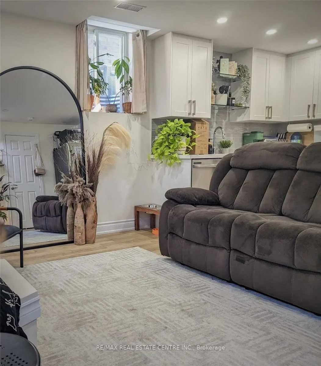 4094 Channing Crescent, #LOWER