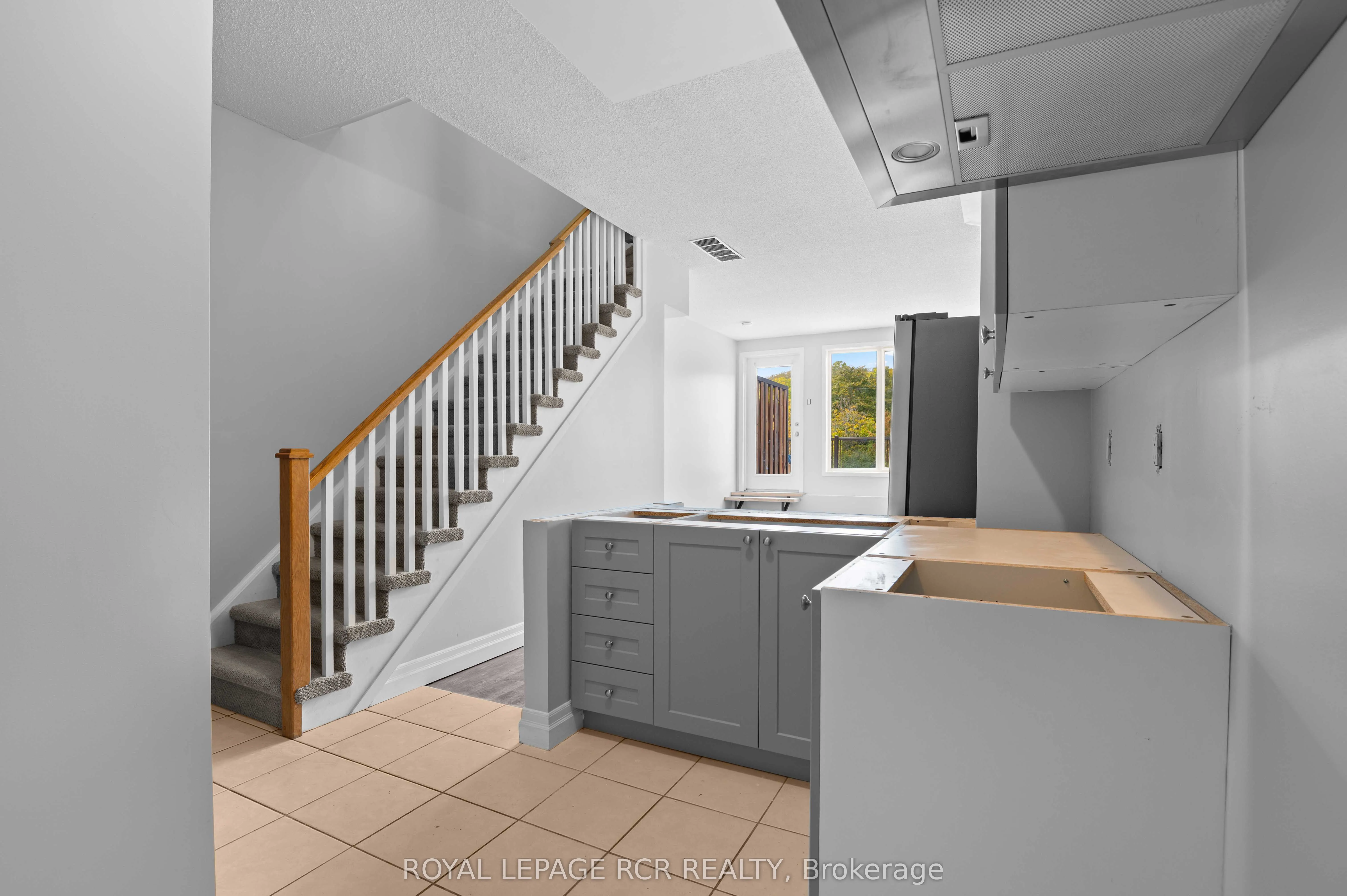 56 Queen Street N, #4