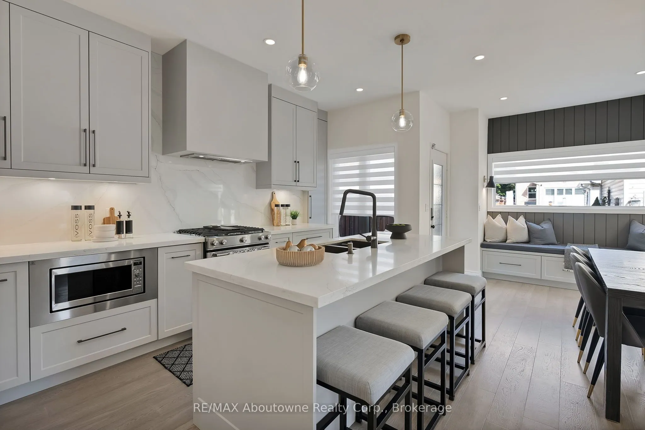 2599 Castle Hill Crescent