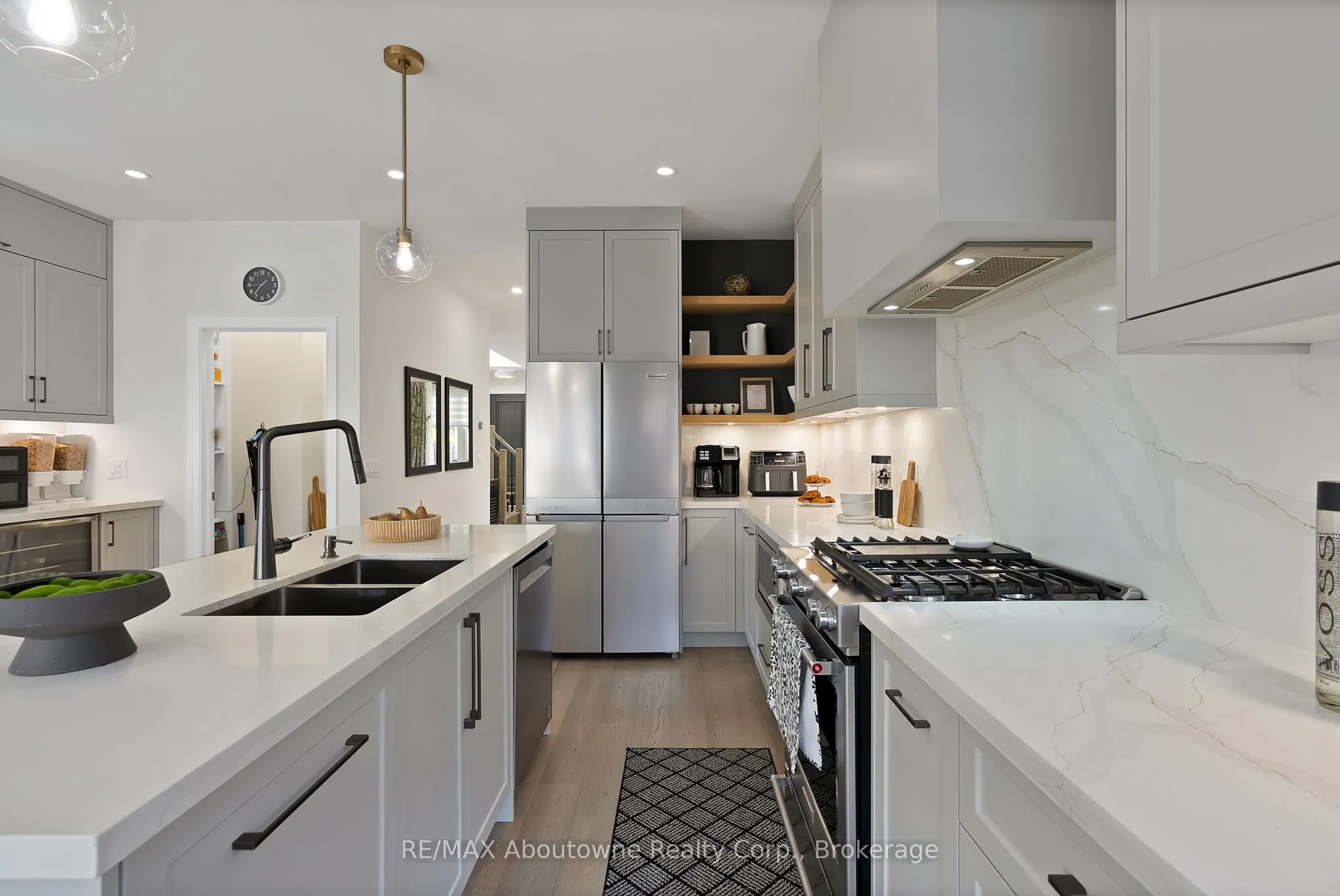 2599 Castle Hill Crescent