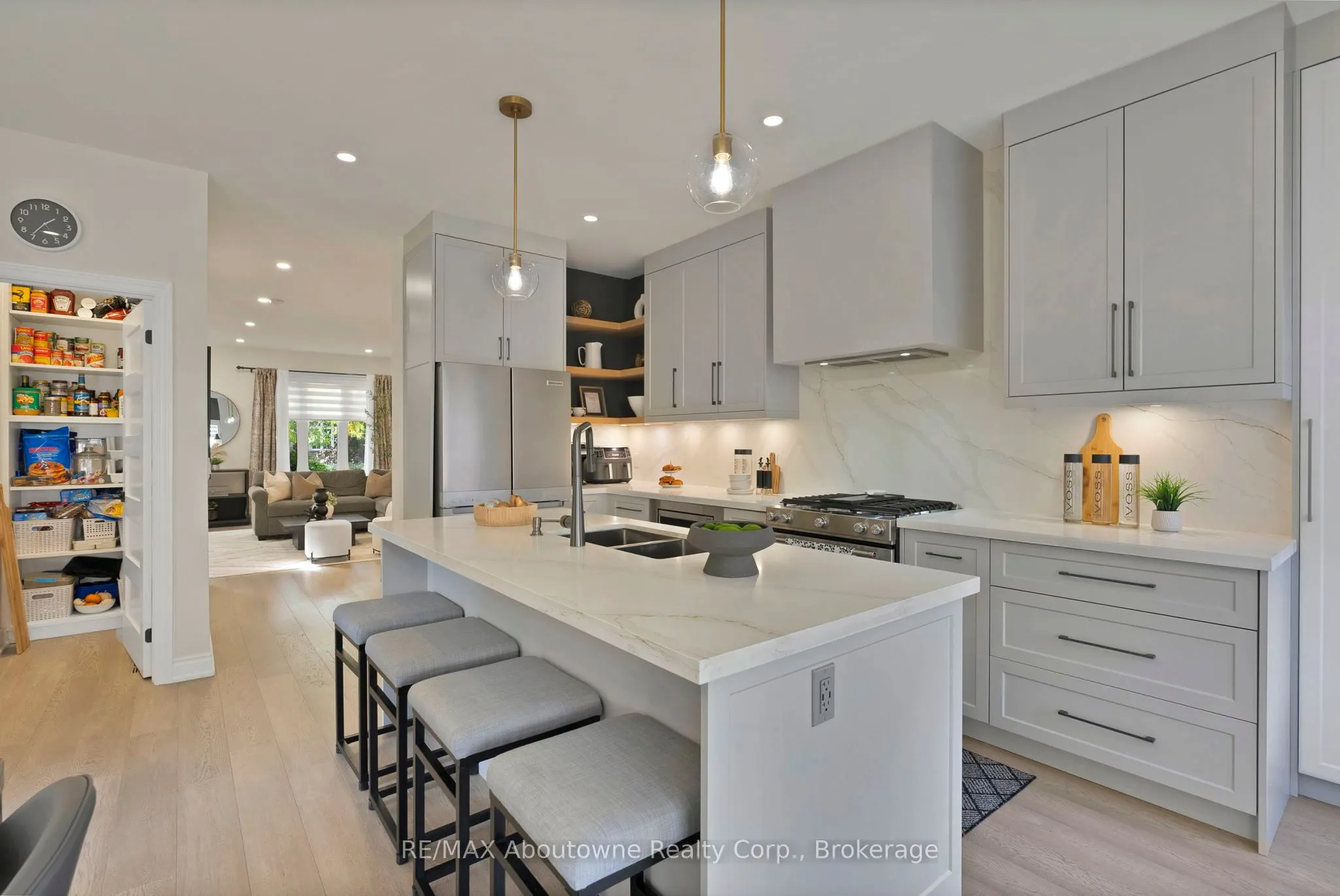 2599 Castle Hill Crescent