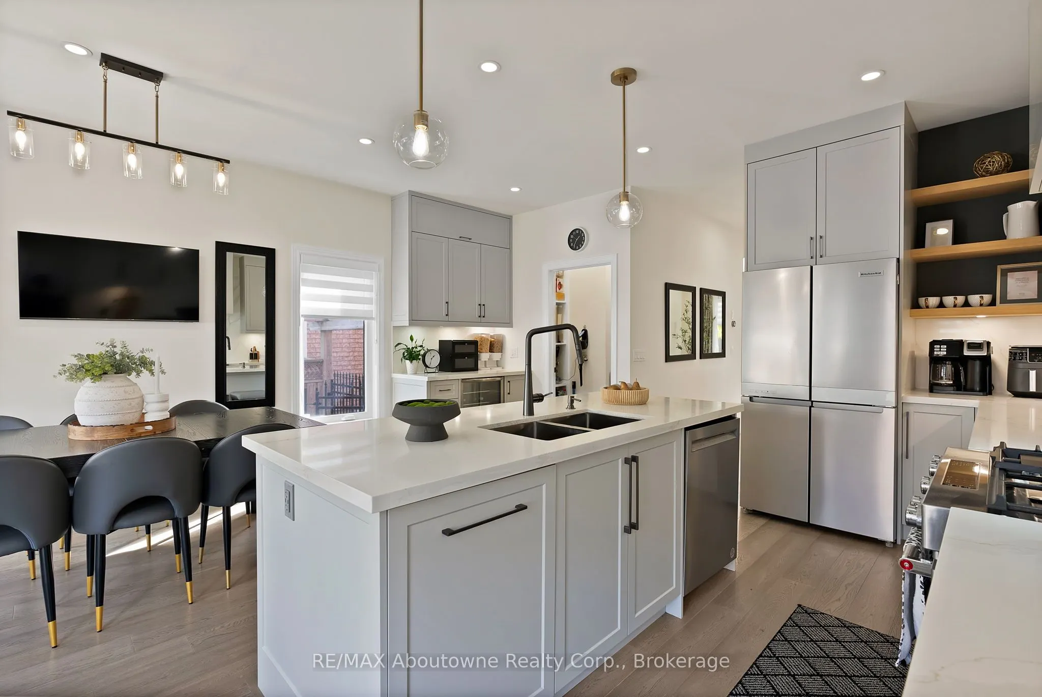 2599 Castle Hill Crescent
