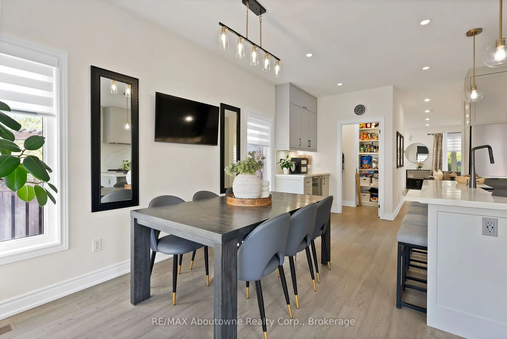 2599 Castle Hill Crescent